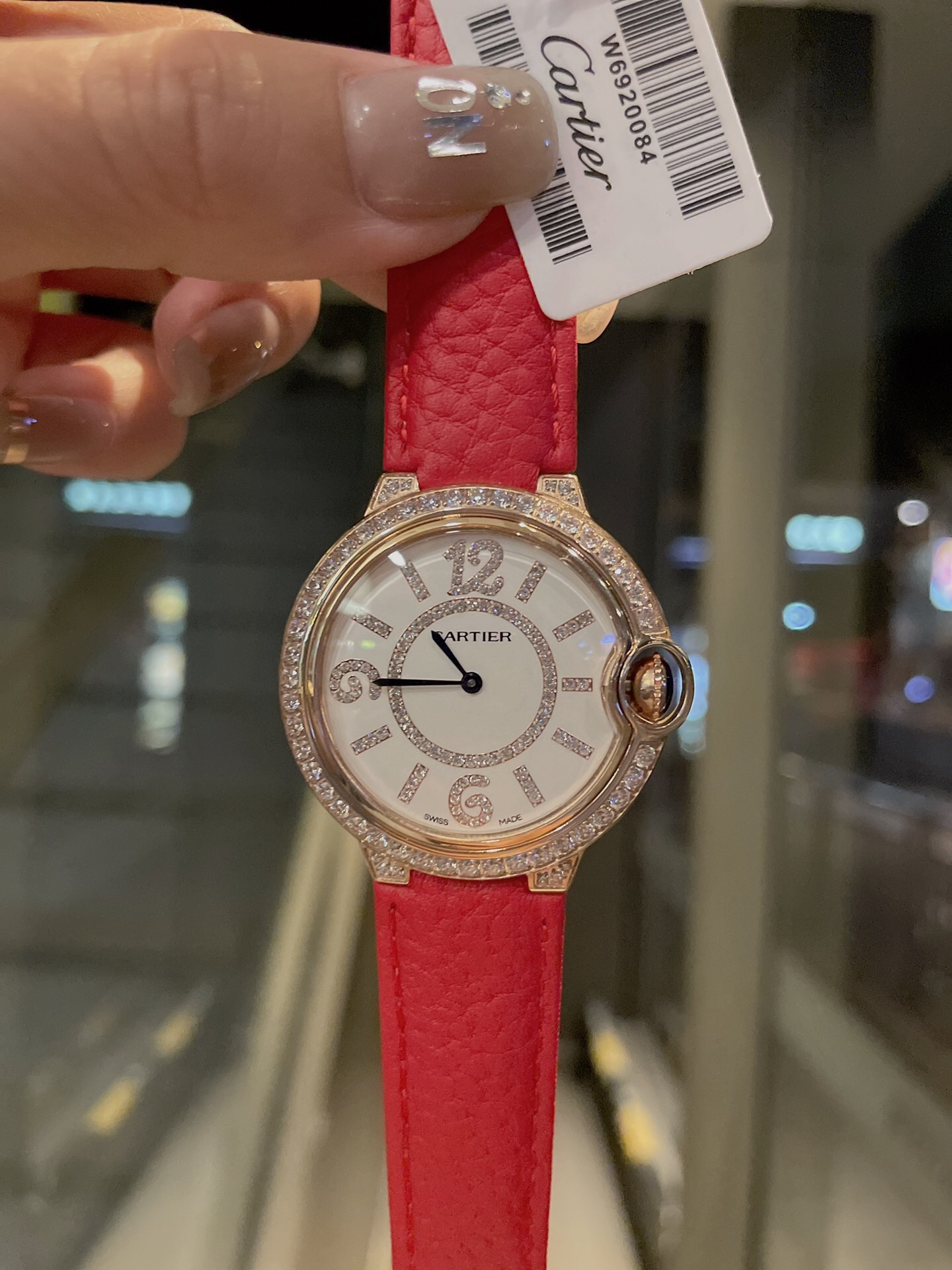 Cartier New新款卡地亚蓝气球系列 单排钻石四角钻 进口荔枝纹皮柔软舒适 最新款珠宝镶钻真钉设计风格 贝壳面镶钻表盘、浮现出奢华效果 实物超美 瑞士石英机芯尺寸36mm