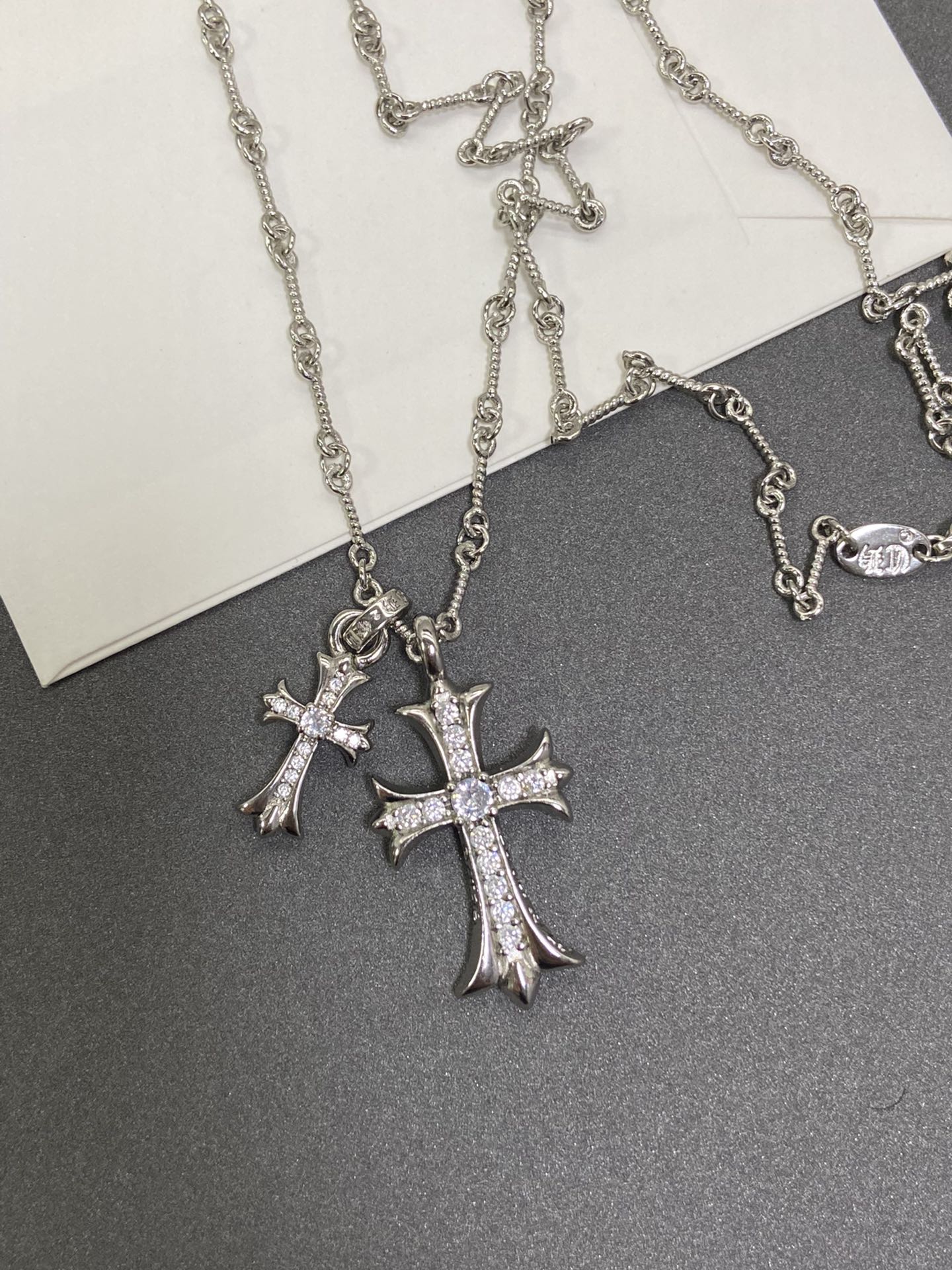 NO:896106,[Chrome Hearts Cross Necklace] It’s so beautiful, it’s heartwarming at first glance, it’s full of coolness, it’s a necklace that’s all about aesthetics, fine jewelry, chrome hearts, chrome hearts, necklace19860909【Chrome Hearts克罗心十字架项链】 太美了 一眼心动 清冷感十足 完全长在审美的项链,饰品精品,chrome hearts,chrome hearts,necklace,Jewelry
