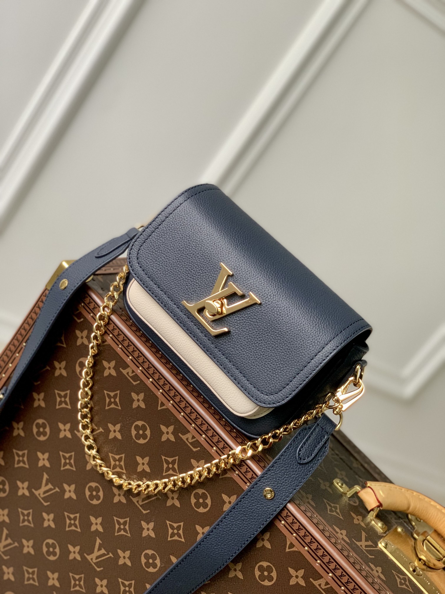 Louis Vuitton LV Lockme Tender Bags Handbags Blue Cowhide Chains M21084