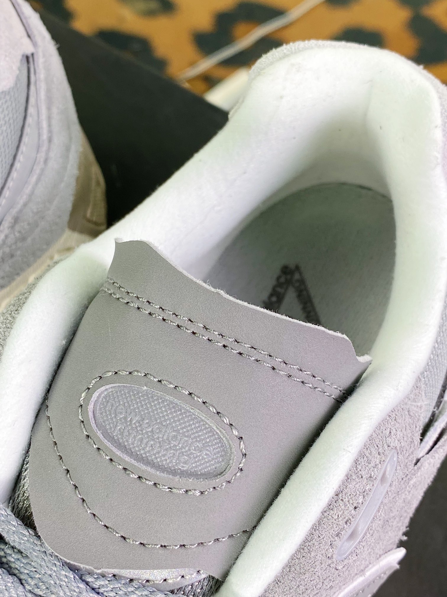 ML2002 series retro dad style casual sports jogging shoes ”Original Gray Light Gray Rag” M2002RDM