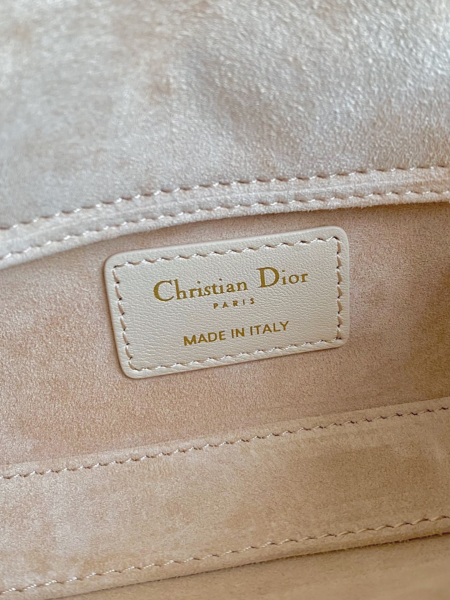 Dior 沙粉 超迷你𝗗-𝗝𝗼𝘆 𝗯𝗮𝗴七夕爱心款 果然就是轮回 回归了一把中古戴妃长方包形