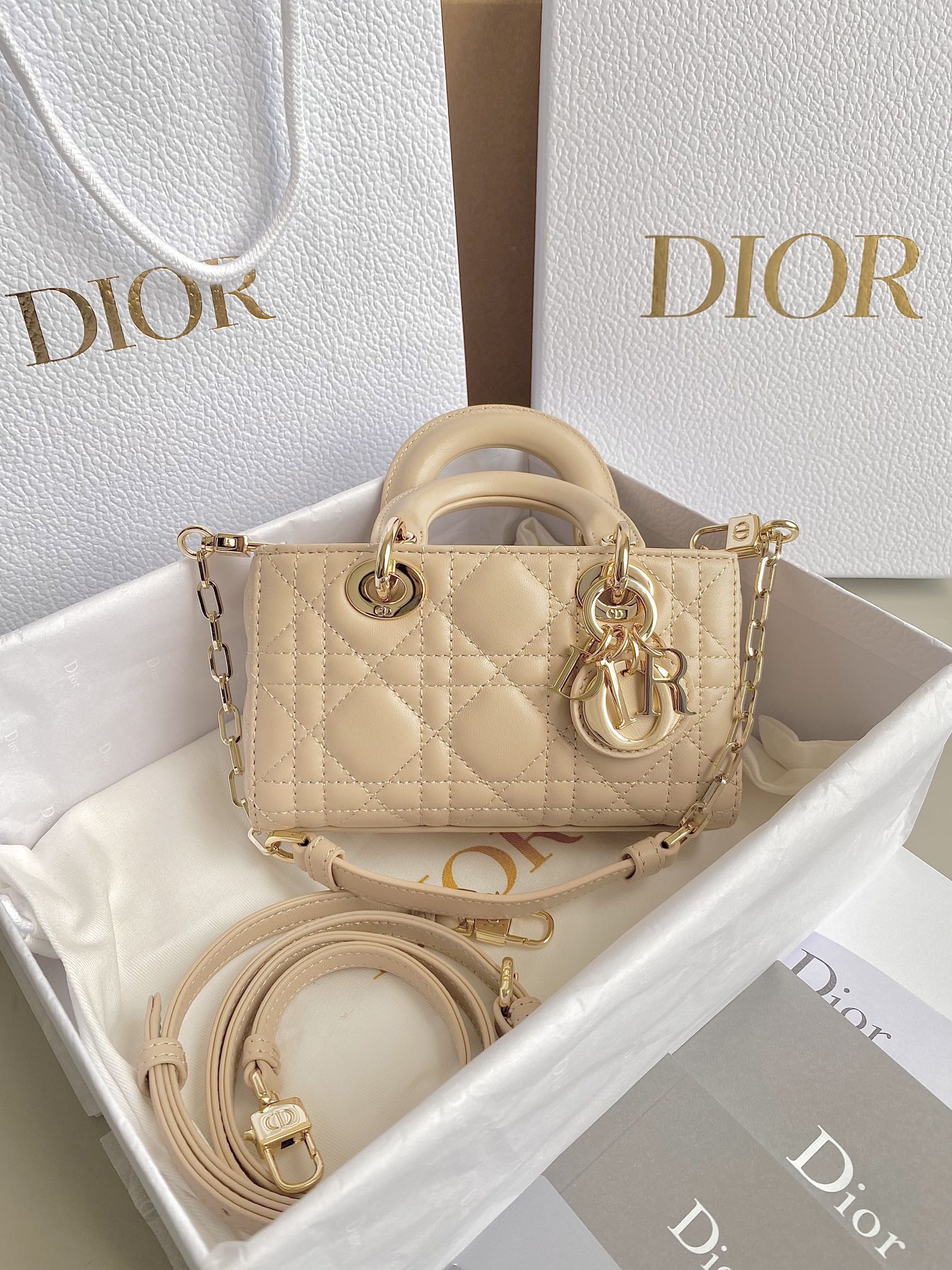 Dior 沙粉 超迷你𝗗-𝗝𝗼𝘆 𝗯𝗮𝗴七夕爱心款 果然就是轮回 回归了一把中古戴妃长方包形