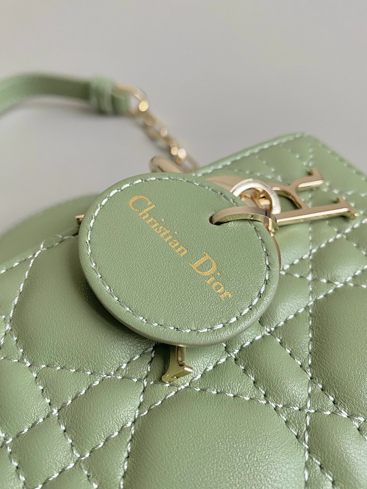 Dior 梦幻绿 超迷你𝗗-𝗝𝗼𝘆 𝗯𝗮𝗴七夕爱心款 果然就是轮回 回归了一把中古戴妃长方包形
