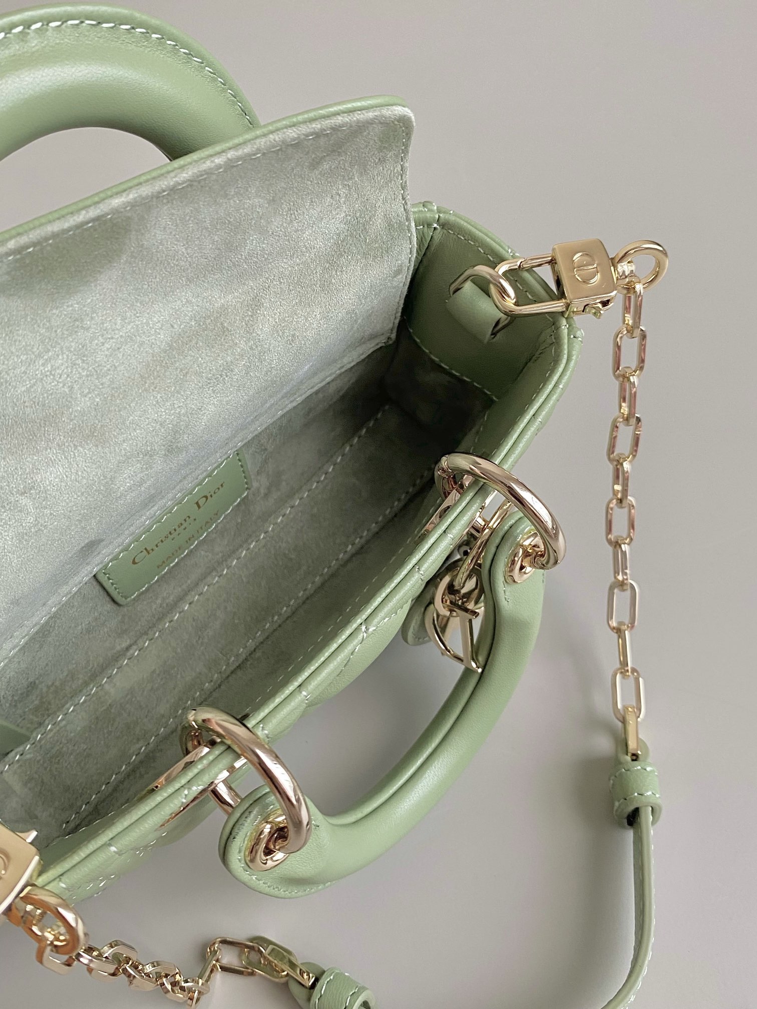 Dior 梦幻绿 超迷你𝗗-𝗝𝗼𝘆 𝗯𝗮𝗴七夕爱心款 果然就是轮回 回归了一把中古戴妃长方包形