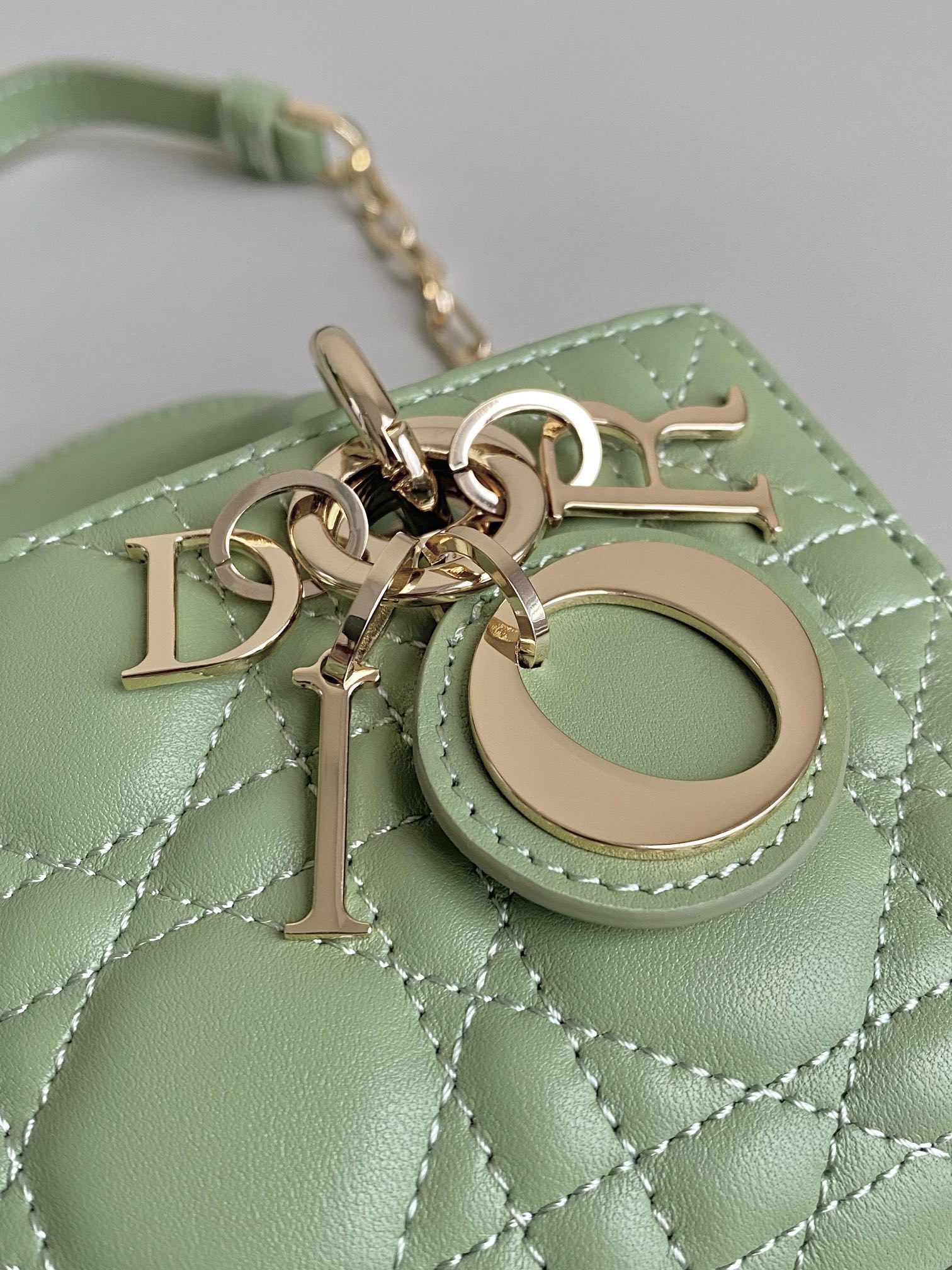 Dior 梦幻绿 超迷你𝗗-𝗝𝗼𝘆 𝗯𝗮𝗴七夕爱心款 果然就是轮回 回归了一把中古戴妃长方包形