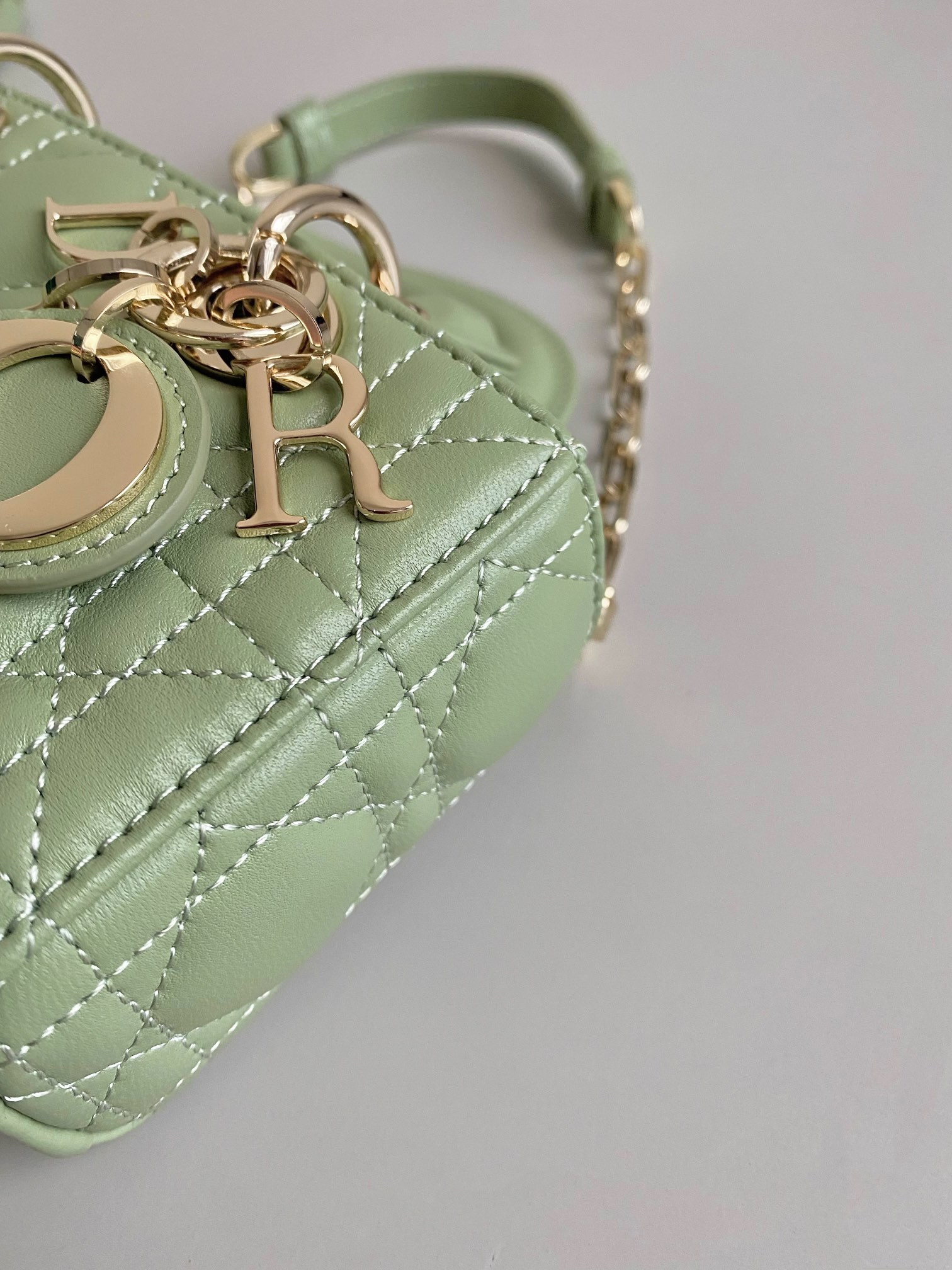 Dior 梦幻绿 超迷你𝗗-𝗝𝗼𝘆 𝗯𝗮𝗴七夕爱心款 果然就是轮回 回归了一把中古戴妃长方包形