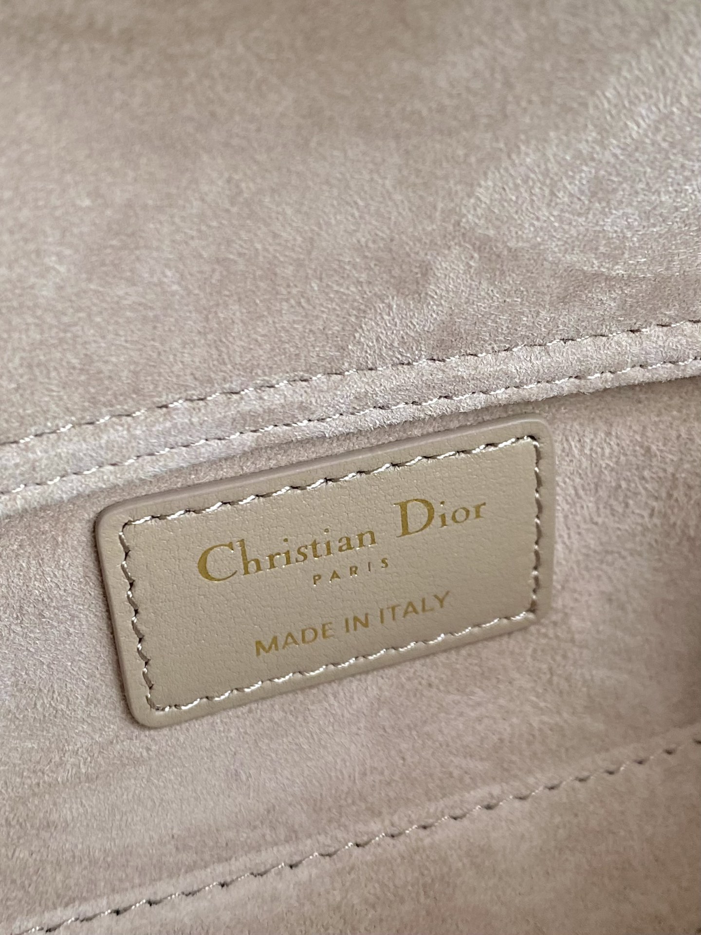 Dior 榛果 超迷你𝗗-𝗝𝗼𝘆 𝗯𝗮𝗴七夕爱心款 果然就是轮回 回归了一把中古戴妃长方包形