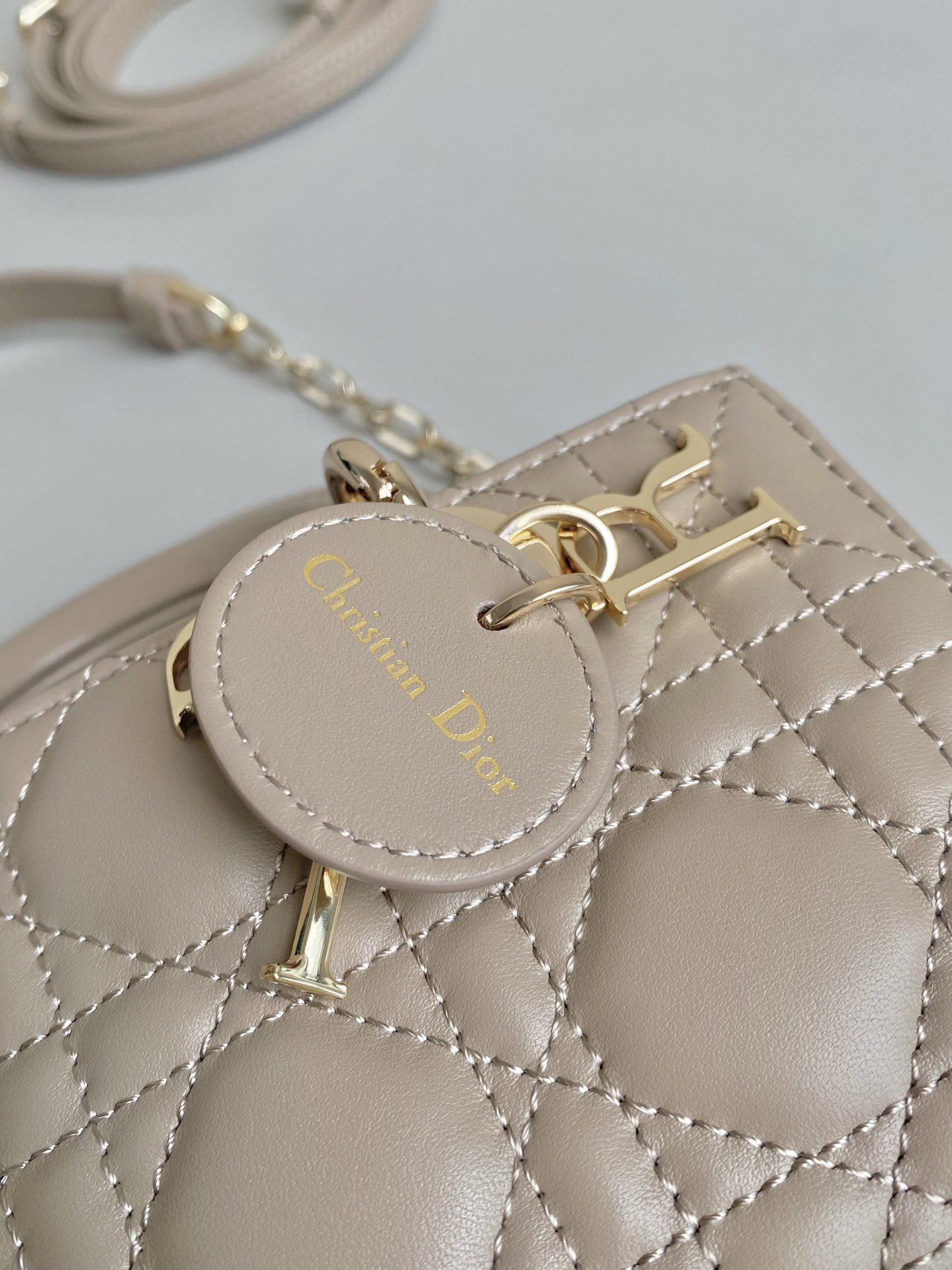 Dior 榛果 超迷你𝗗-𝗝𝗼𝘆 𝗯𝗮𝗴七夕爱心款 果然就是轮回 回归了一把中古戴妃长方包形
