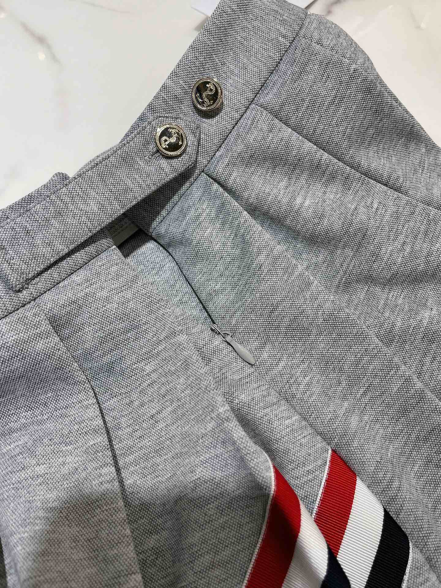 Thom Browne Women’s Suit: Classic Red, White, and Blue Design, Tailored for Fashion. - 图片 5