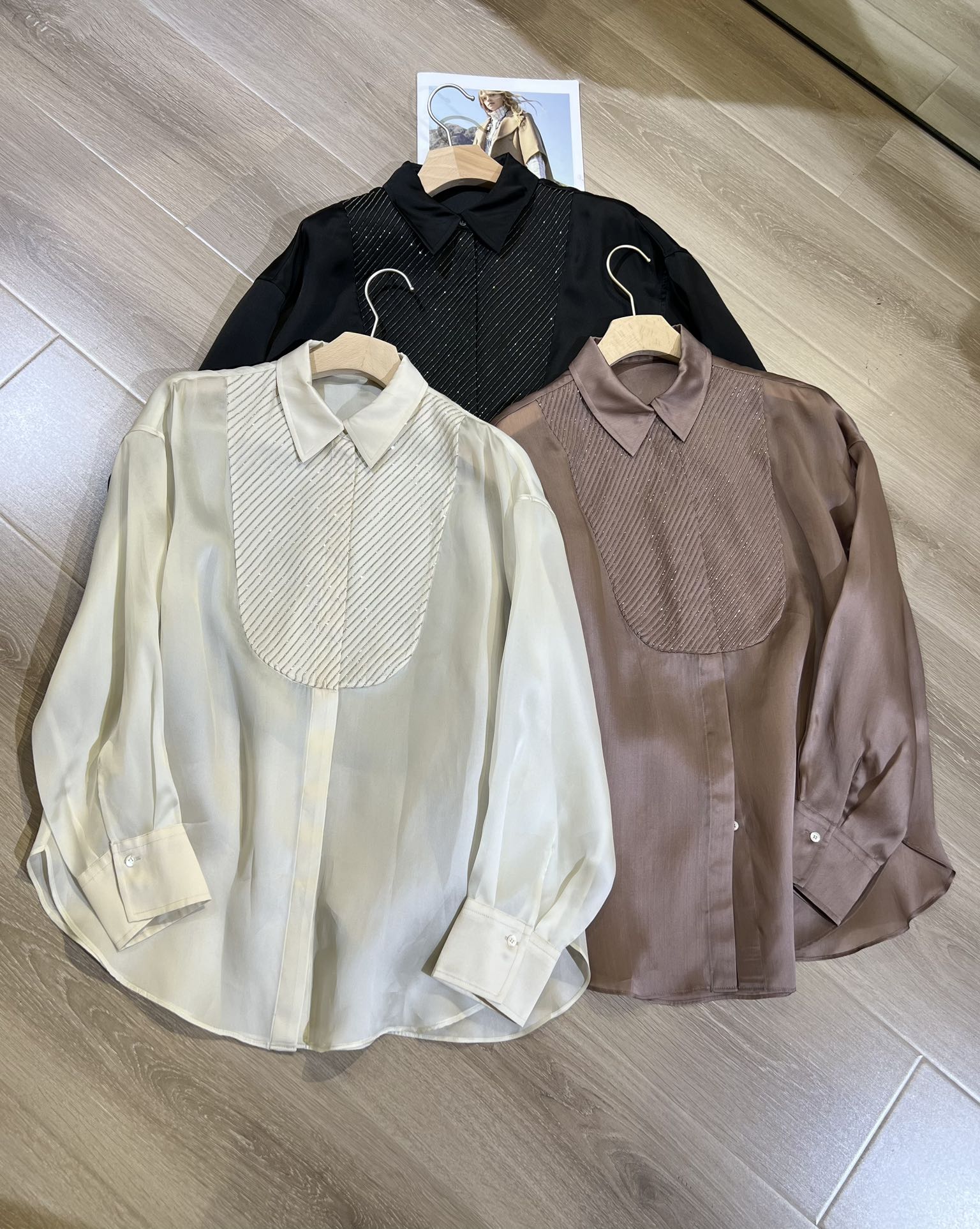 Brunello Cucinelli Silk Blend Organza Shirt with Embellished Detailing 3 i1680188347 734 2