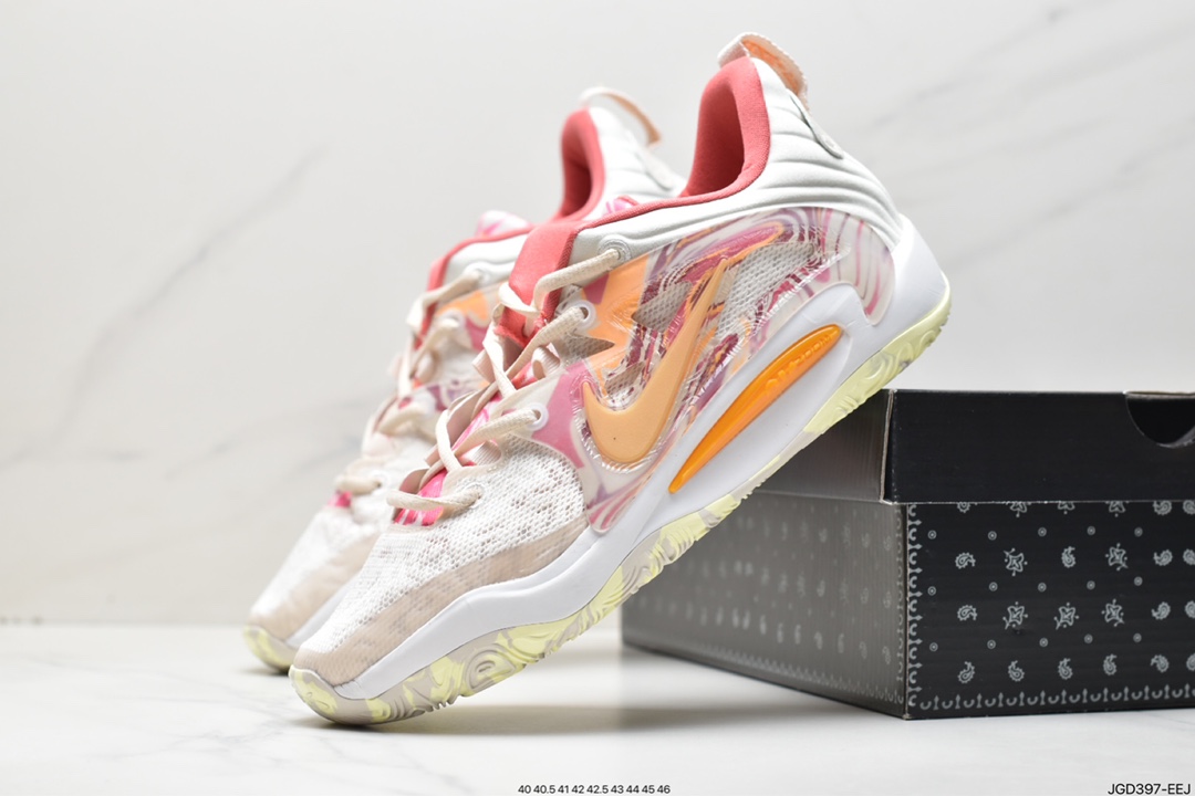 180 Nike Zoom KD15全新的 Zoom KD 15使用了全掌＋前掌扇形重叠式气垫配置DM1054-100