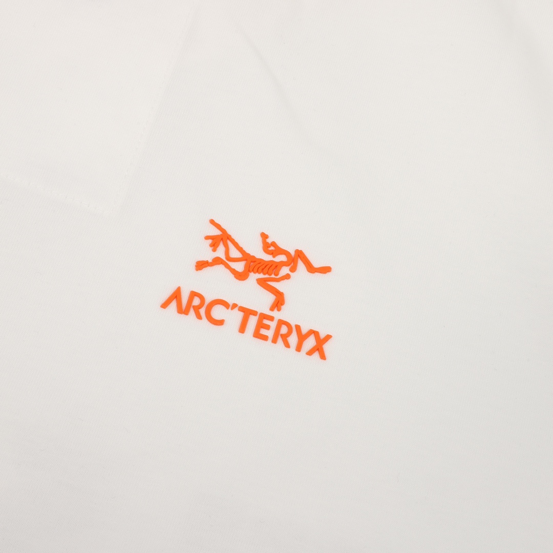 160 ARC'TERTX x JIL Sander 始祖鸟 联名反光logo印花短袖T恤