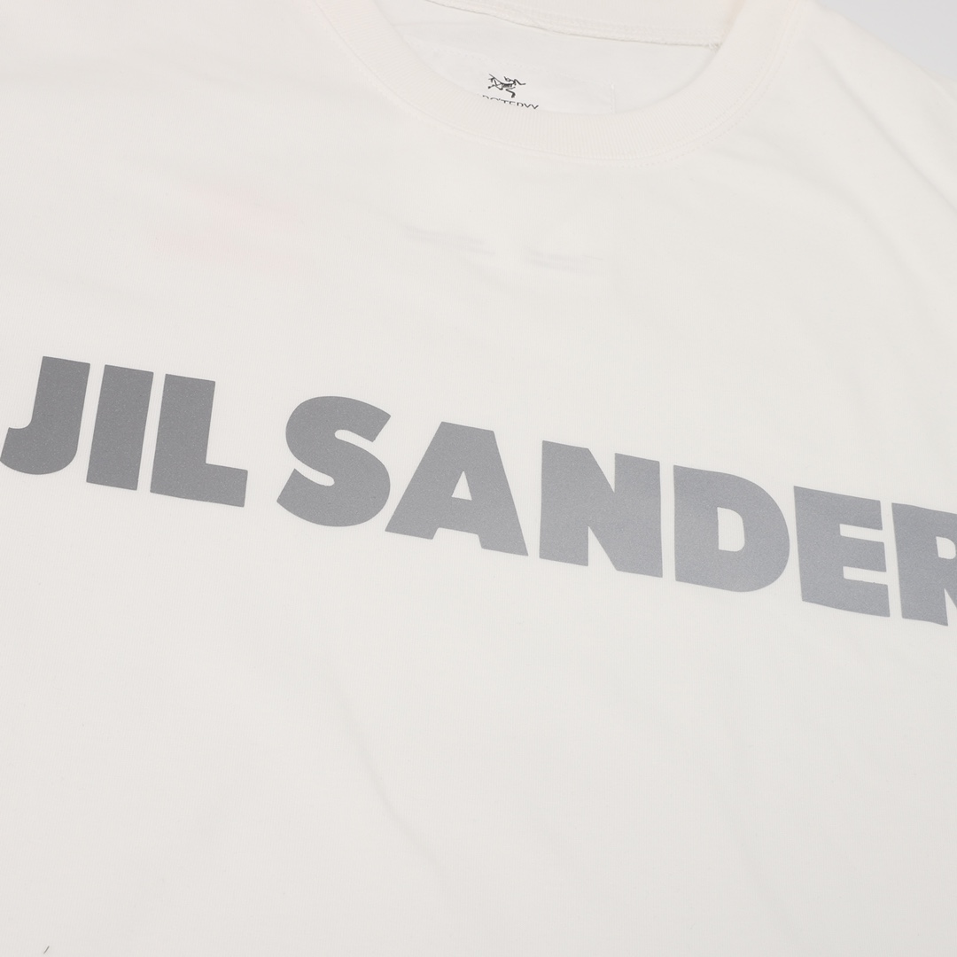 160 ARC'TERTX x JIL Sander 始祖鸟 联名反光logo印花短袖T恤