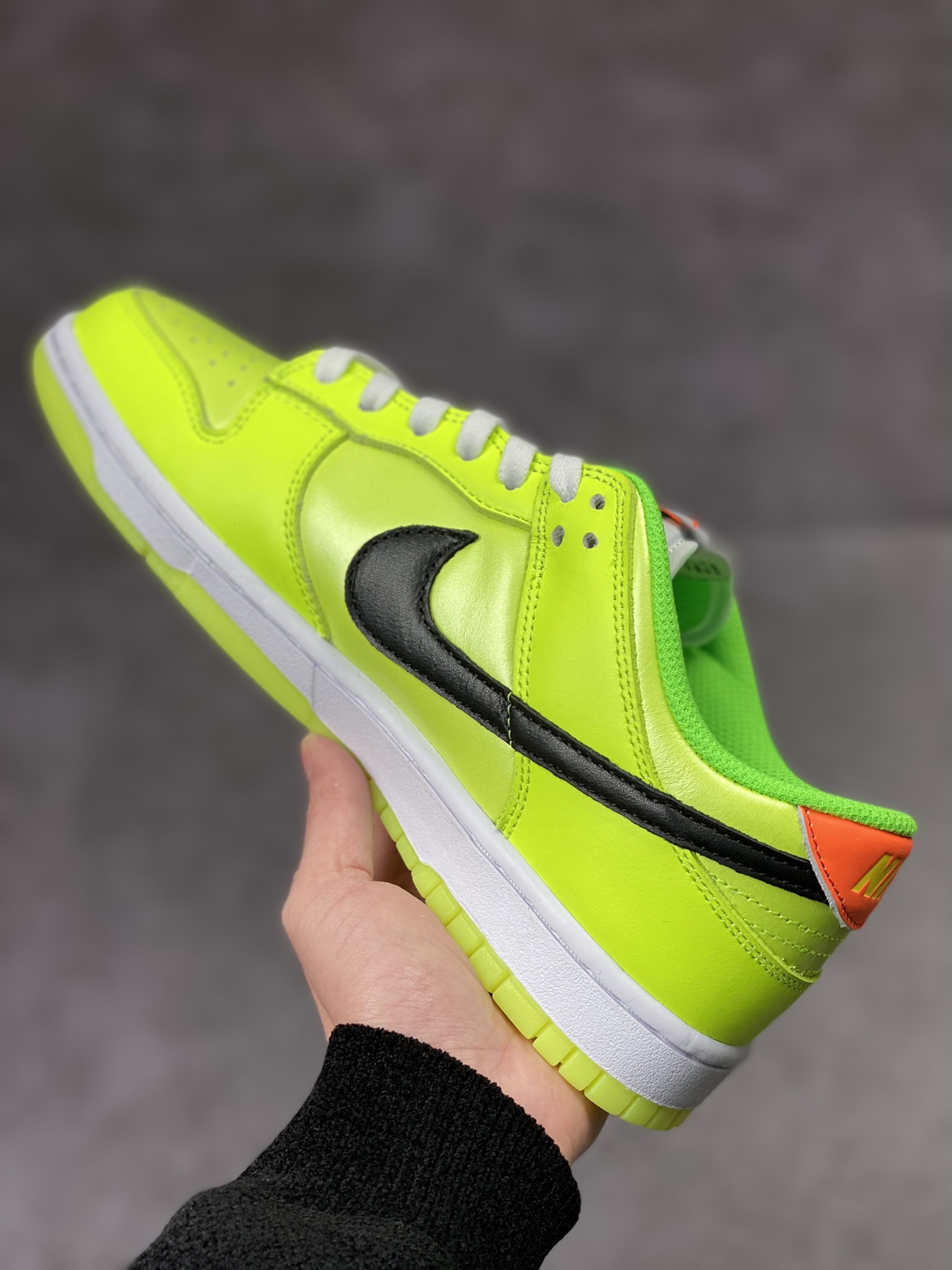 350 Nike Dunk Low ”Glow in the Dark” 荧光绿 FJ4610-702