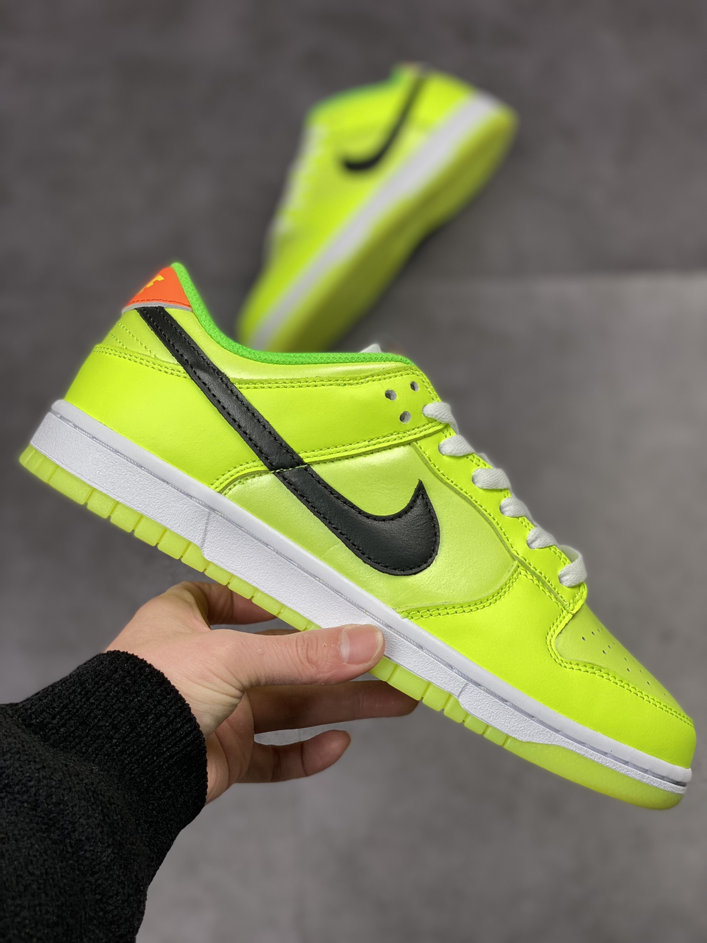 350 Nike Dunk Low ”Glow in the Dark” 荧光绿 FJ4610-702