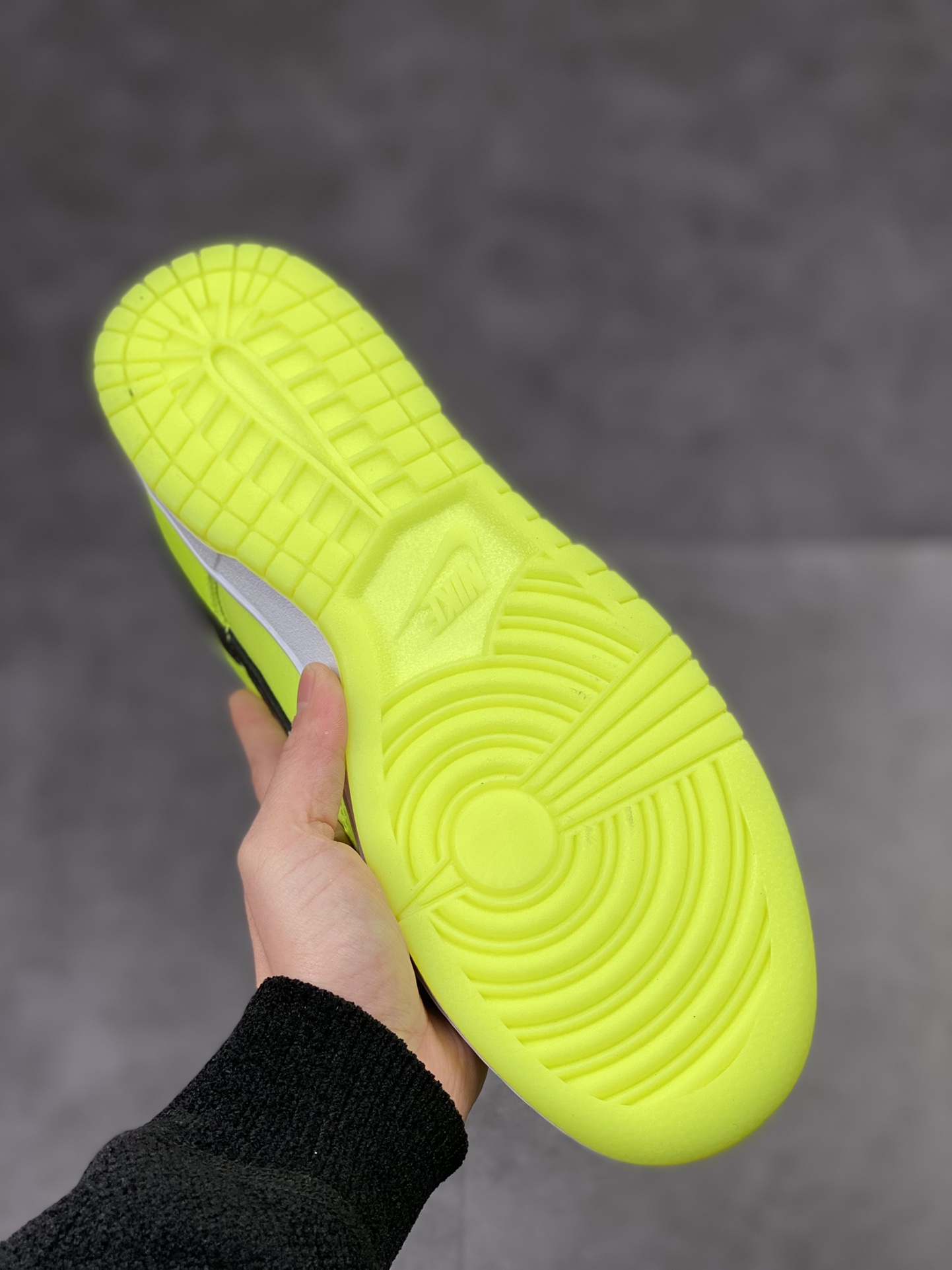 350 Nike Dunk Low ”Glow in the Dark” 荧光绿 FJ4610-702