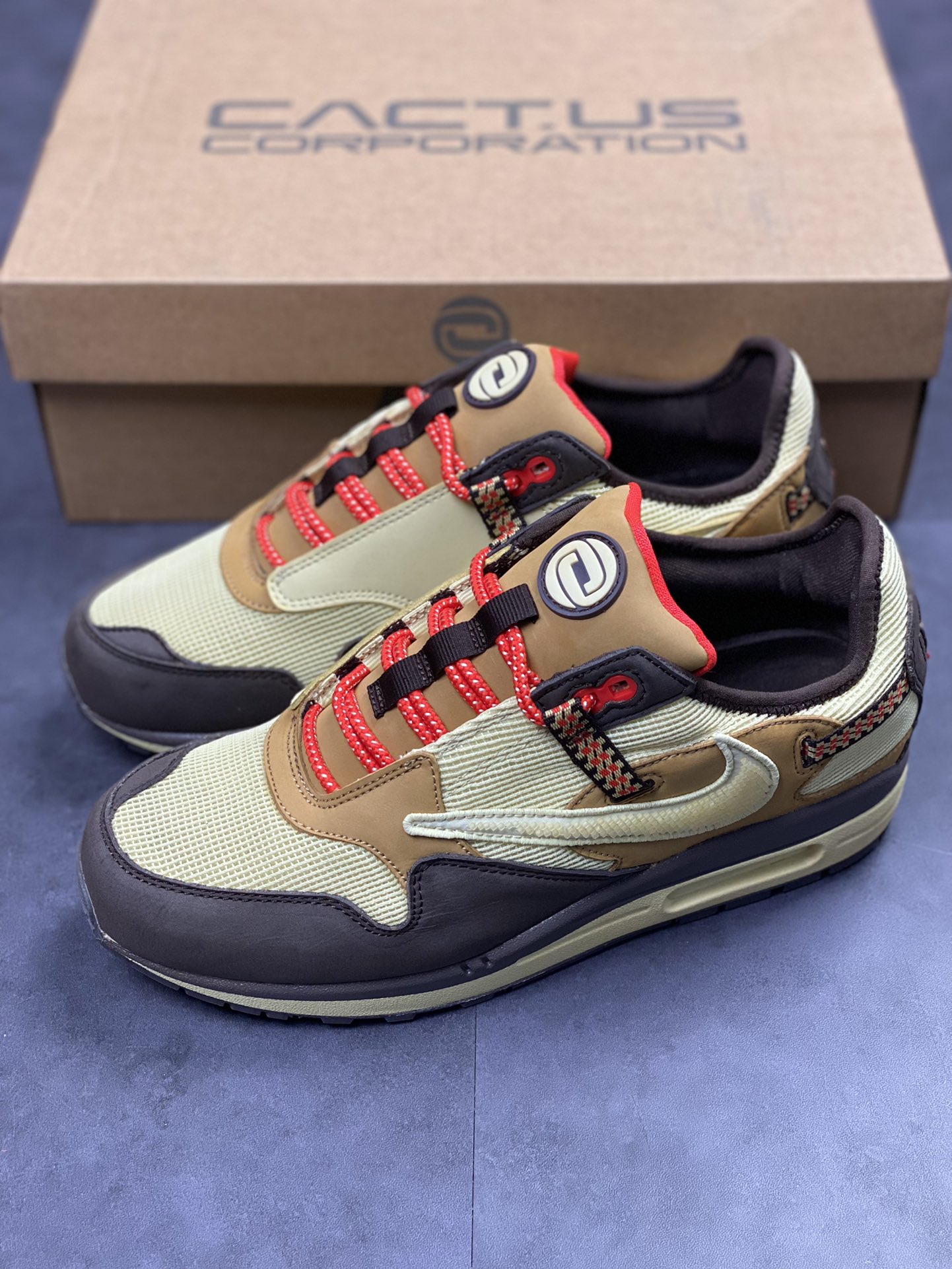 220 Travis Scoot x Nike Air Max 1 卡其棕倒钩 DO9392-200