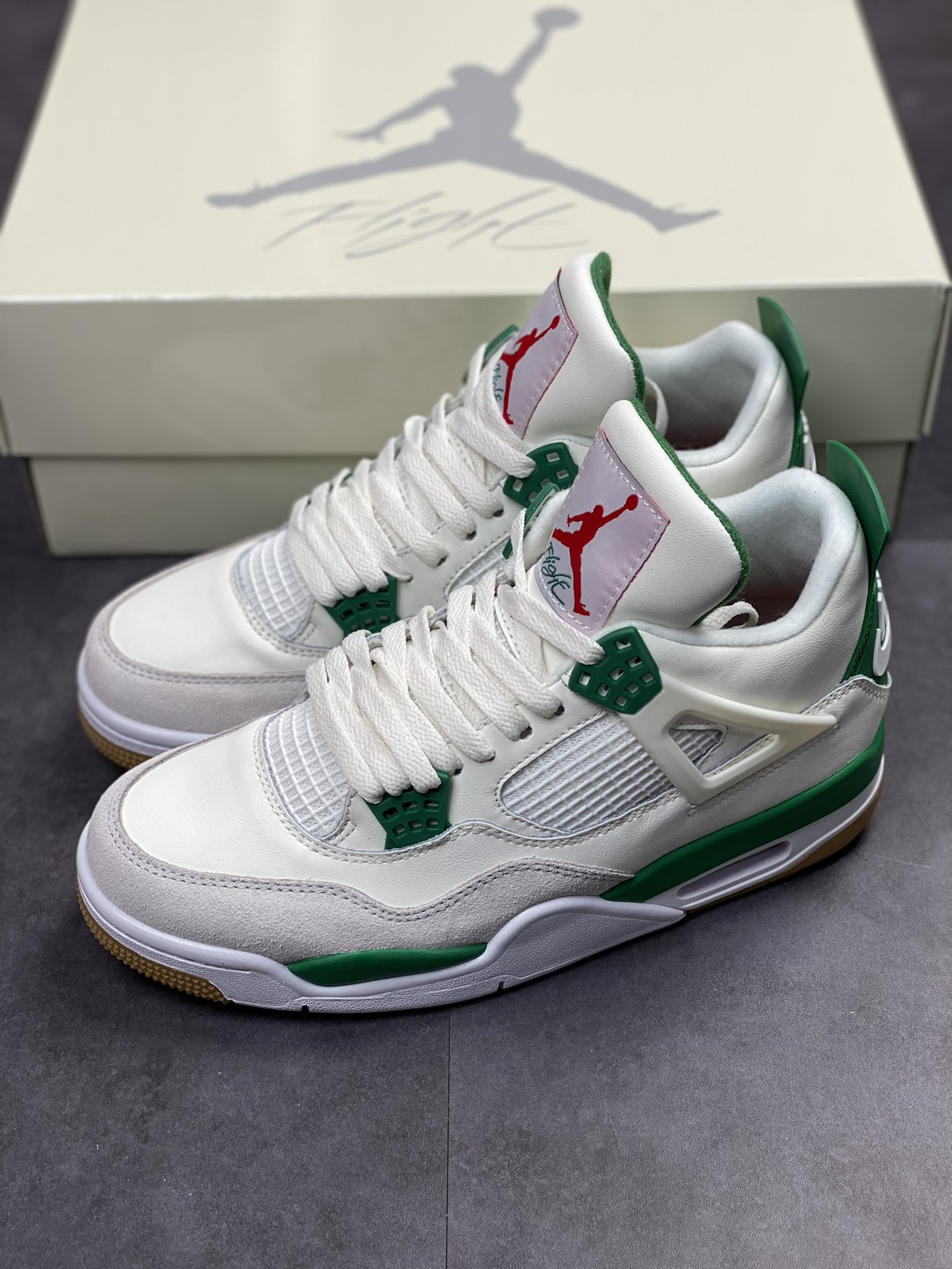 240 Nike SB x Air Jordan 4 Retro ”Pine Green” 绿松石  DR5415-103