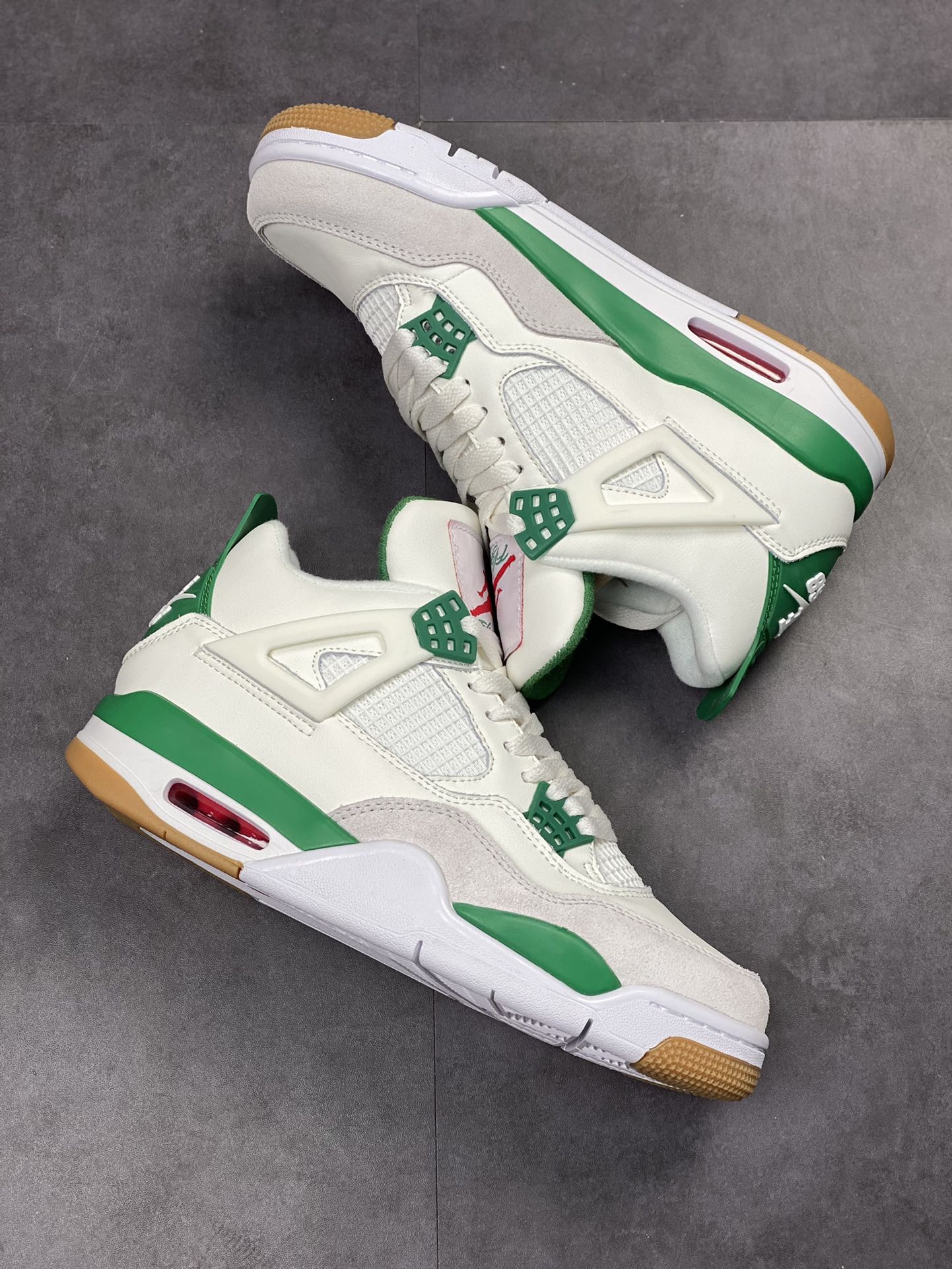 240 Nike SB x Air Jordan 4 Retro ”Pine Green” 绿松石  DR5415-103