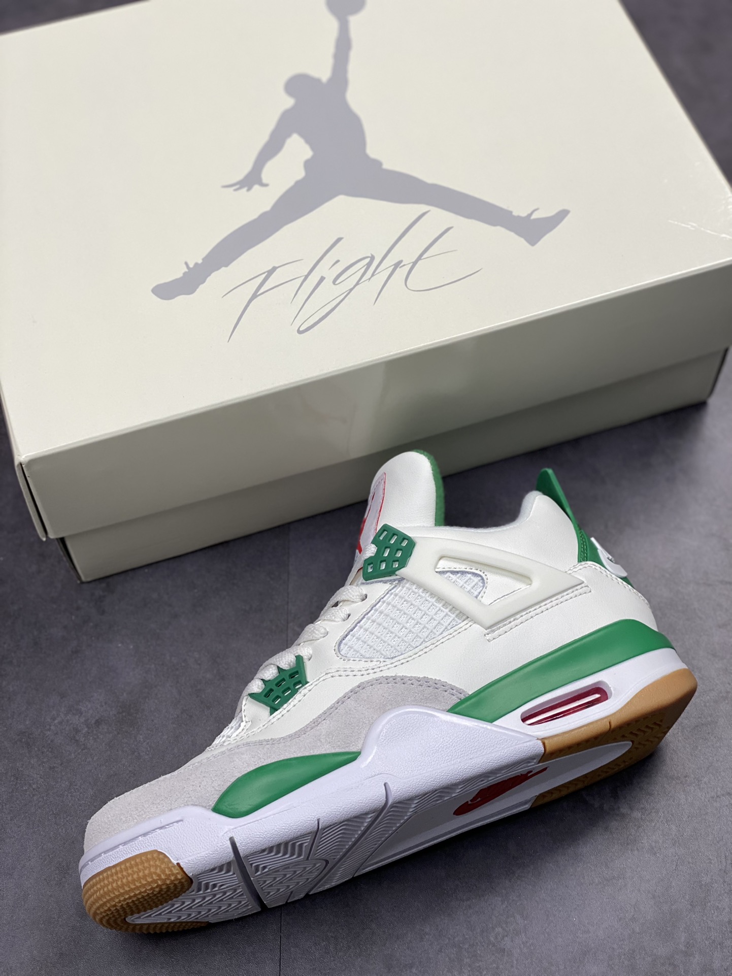 240 Nike SB x Air Jordan 4 Retro ”Pine Green” 绿松石  DR5415-103