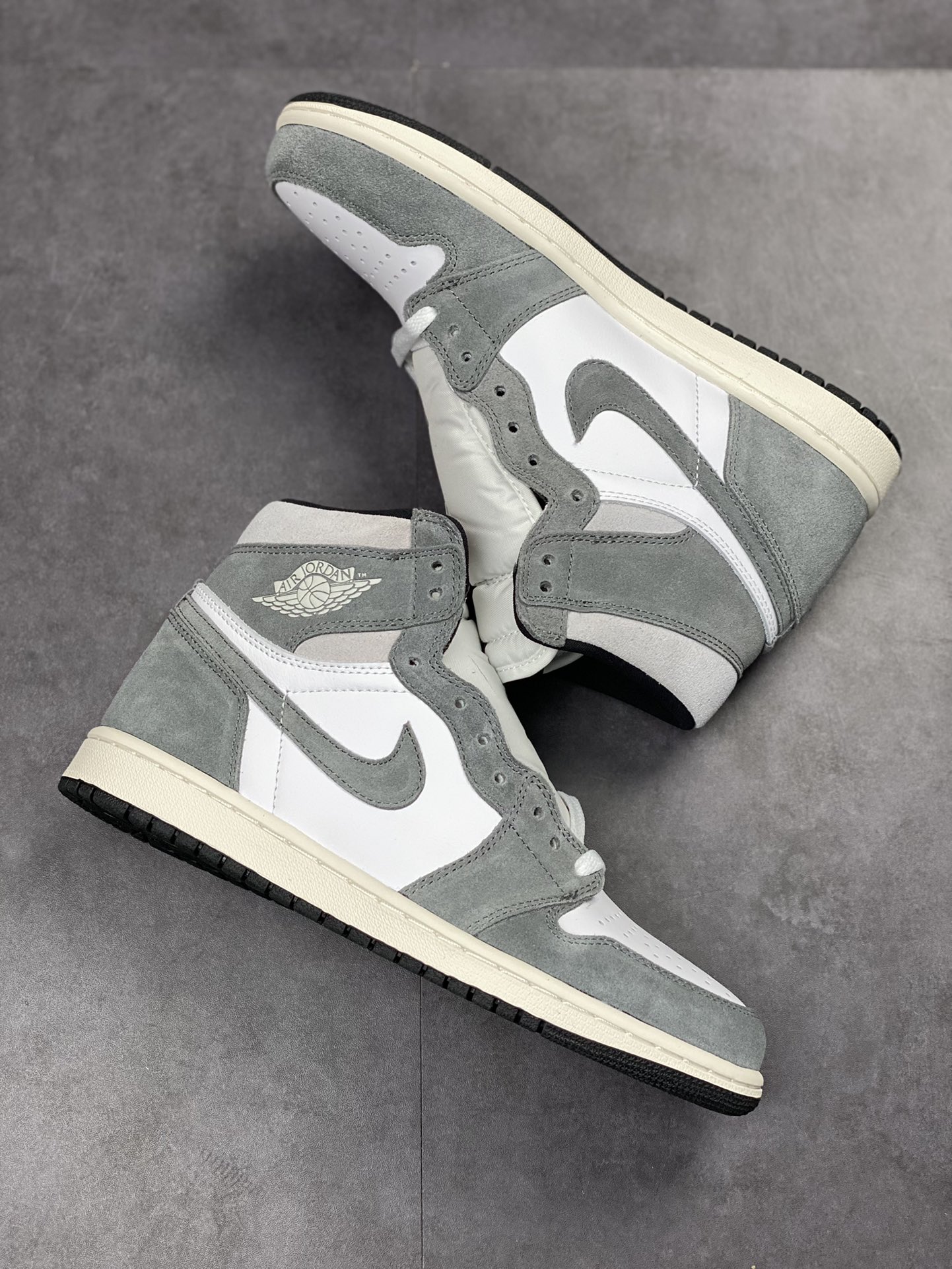 300 Air Jordan 1 Retro “Washed black” 水洗灰脚指 DZ5485-051