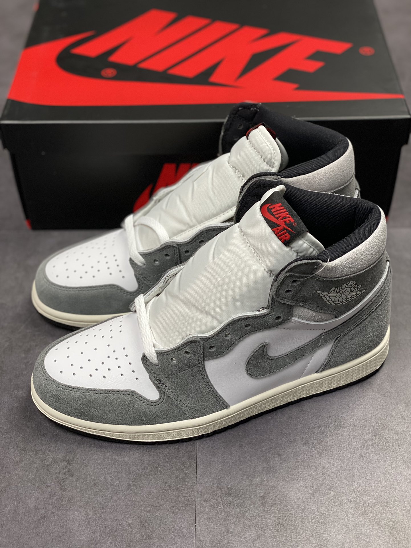 300 Air Jordan 1 Retro “Washed black” 水洗灰脚指 DZ5485-051
