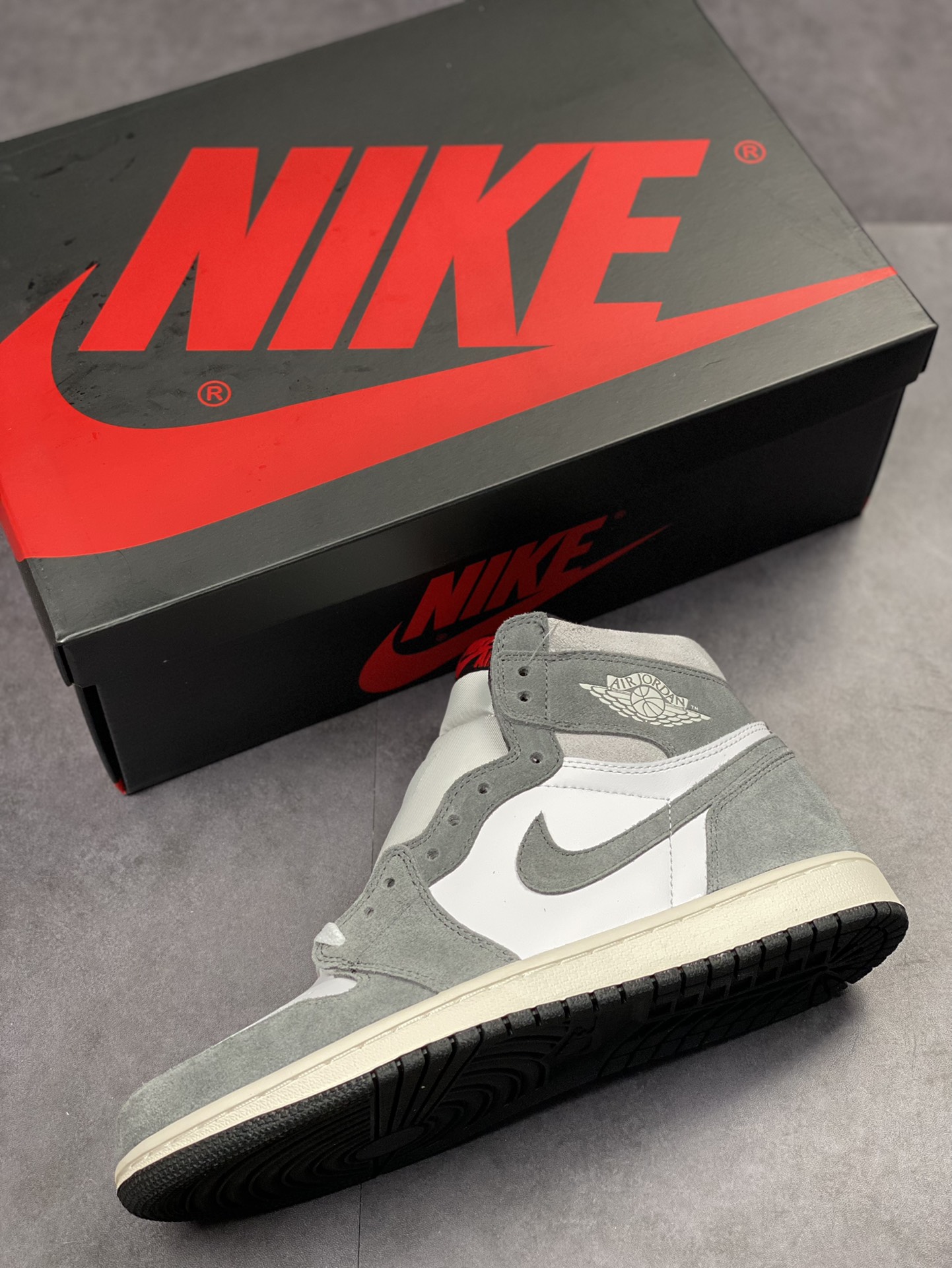 300 Air Jordan 1 Retro “Washed black” 水洗灰脚指 DZ5485-051