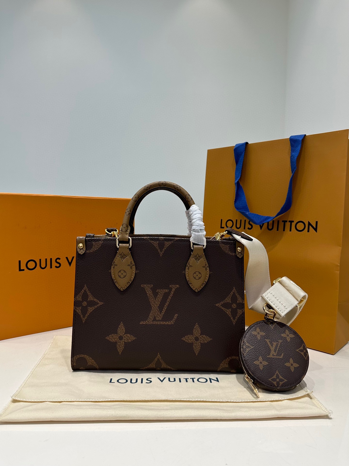 Louis Vuitton LV Onthego Perfect 
 Handbags Crossbody & Shoulder Bags Tote Bags Red Splicing Monogram Reverse Canvas Cowhide Fabric M46373