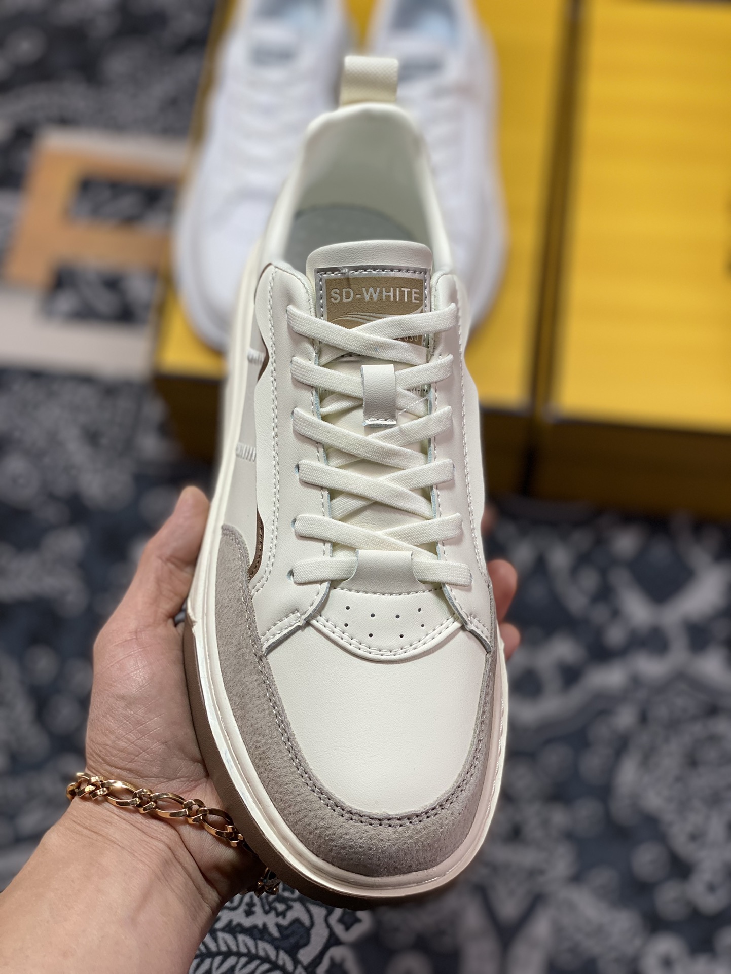 FENDI light luxury single product new product FENDI trendy fashion low top casual sneakers series