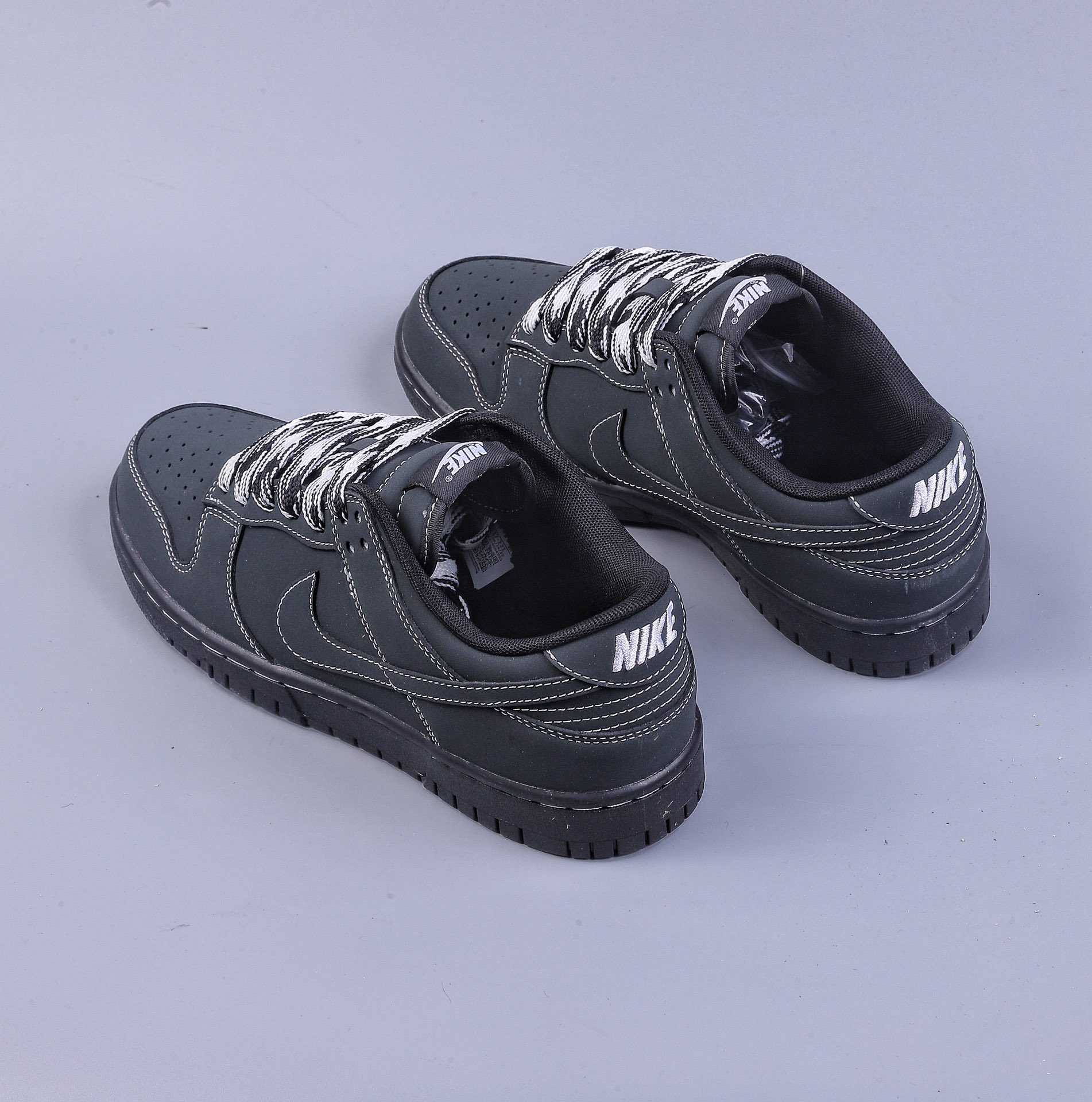 300 DK版Nk SB Dunk Low 官方爆款ID定制 黑武士配色 SB低帮休闲板鞋  DF0517-221