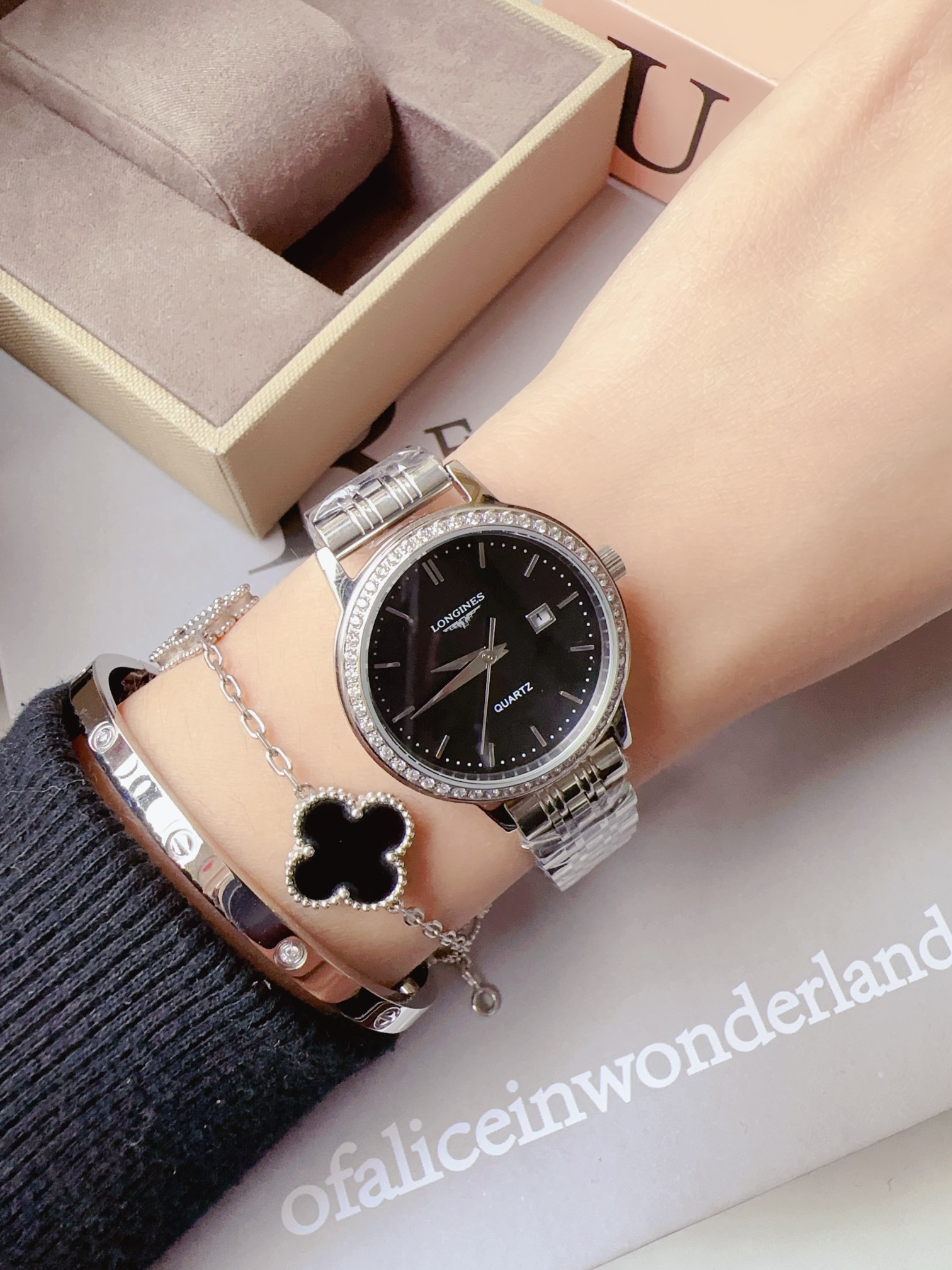 Longines 浪琴-Longines 女款 进口石英机芯 矿物质玻璃镜面 316L精钢表壳 直径28mm厚8mm 该款腕表备受女性喜爱