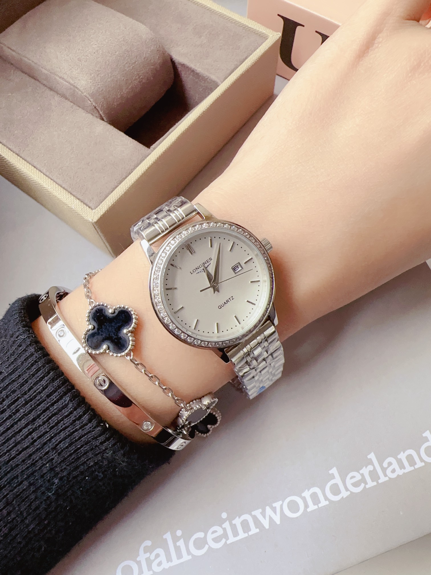 Longines 浪琴-Longines 女款 进口石英机芯 矿物质玻璃镜面 316L精钢表壳 直径28mm厚8mm 该款腕表备受女性喜爱
