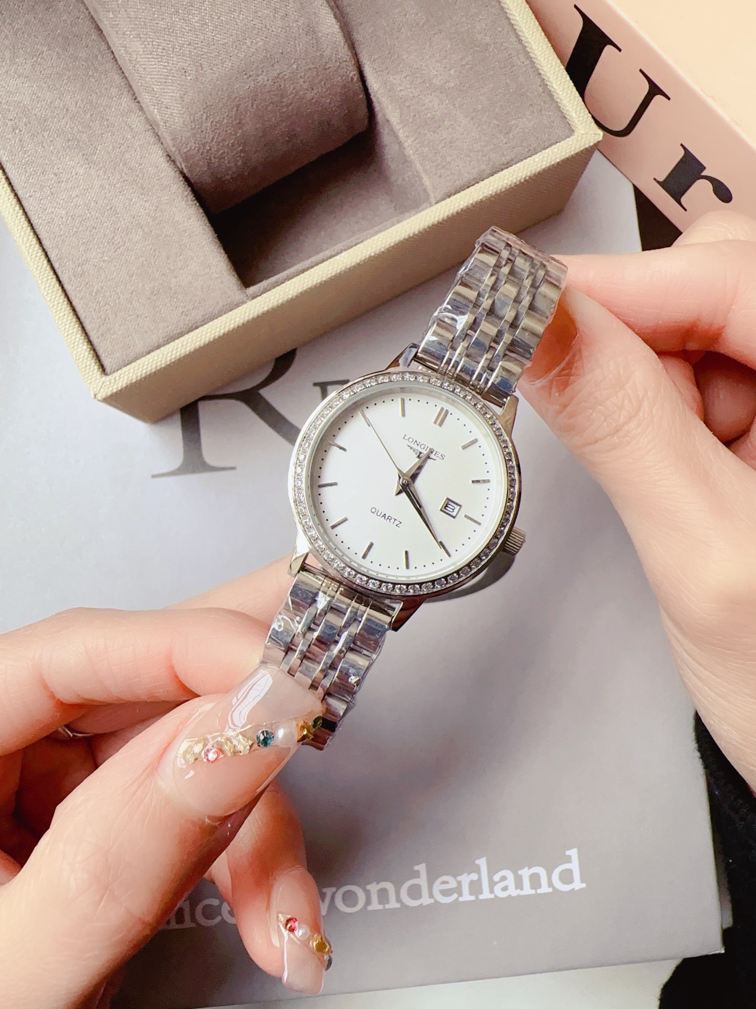 Longines 浪琴-Longines 女款 进口石英机芯 矿物质玻璃镜面 316L精钢表壳 直径28mm厚8mm 该款腕表备受女性喜爱