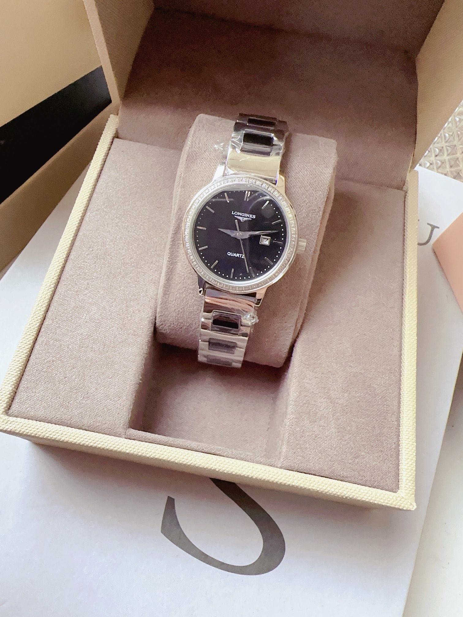 Longines 浪琴-Longines 女款 进口石英机芯 矿物质玻璃镜面 316L精钢表壳 直径28mm厚8mm 该款腕表备受女性喜爱