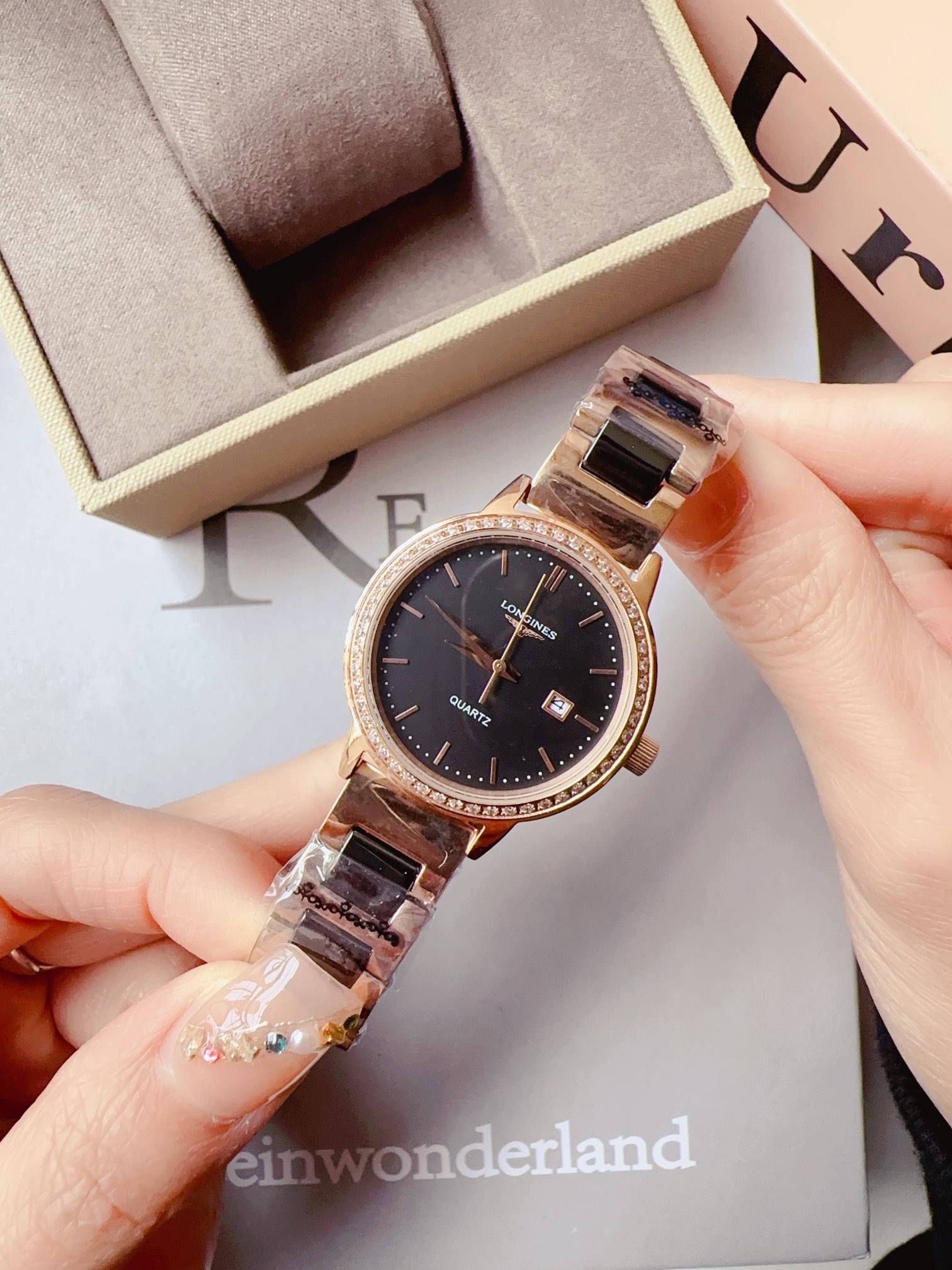 Longines 浪琴-Longines 女款 进口石英机芯 矿物质玻璃镜面 316L精钢表壳 直径28mm厚8mm 该款腕表备受女性喜爱