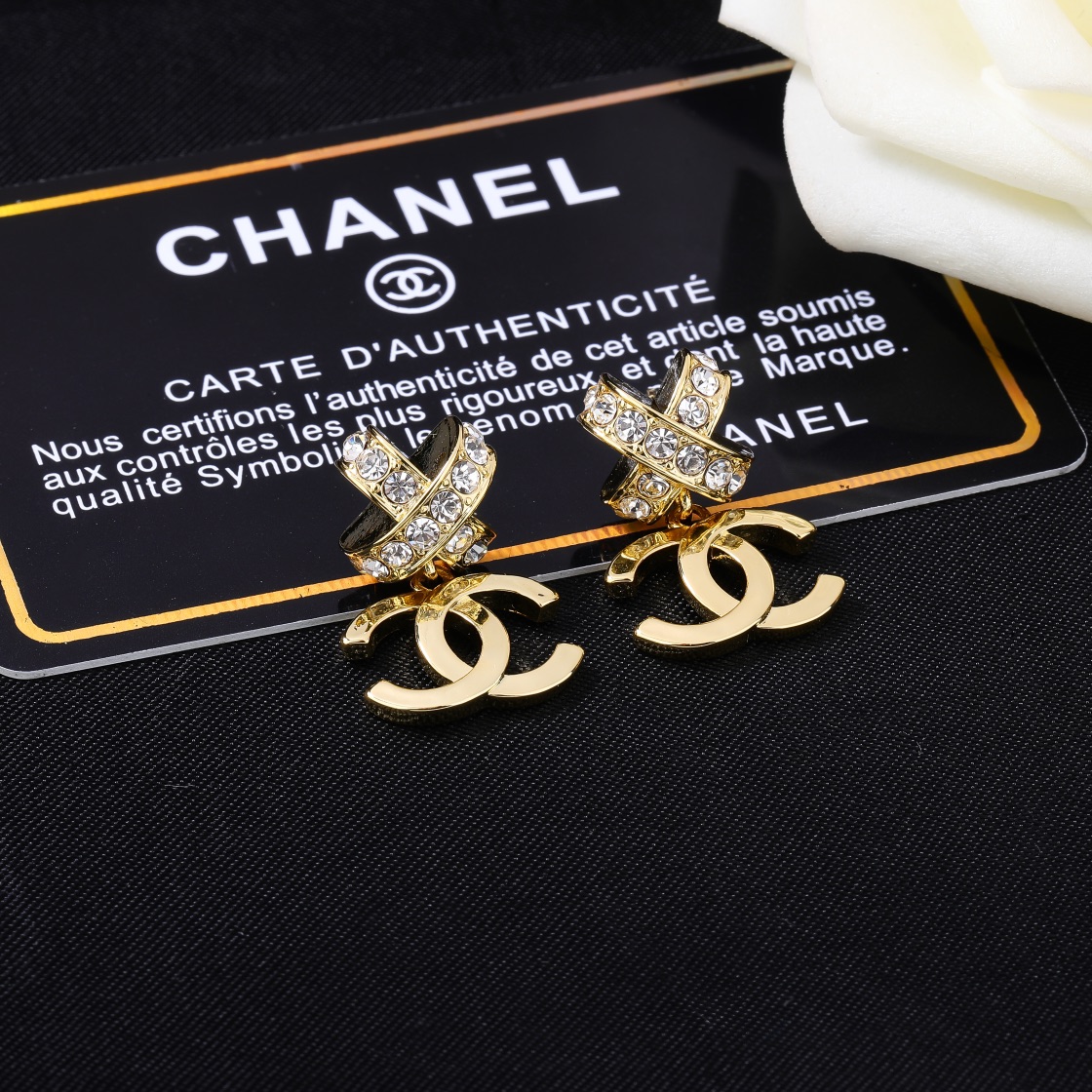 小香Chanel新款耳环   ✨每一个细节做工非常精细    这款设计非常美轮美奂 这款真的超级美超级仙