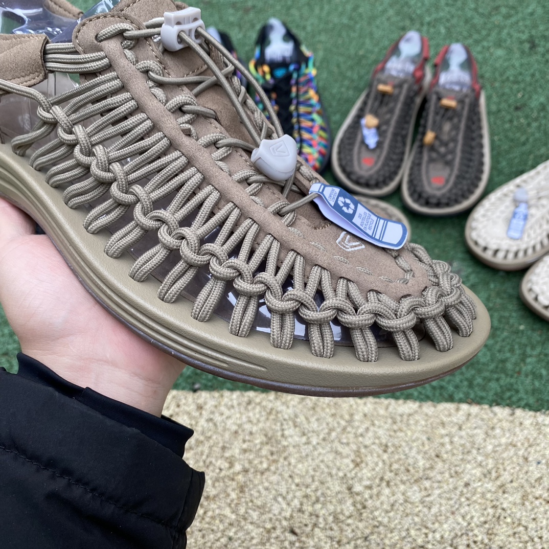 科恩凉鞋浅棕绿尺码39-45KEEN