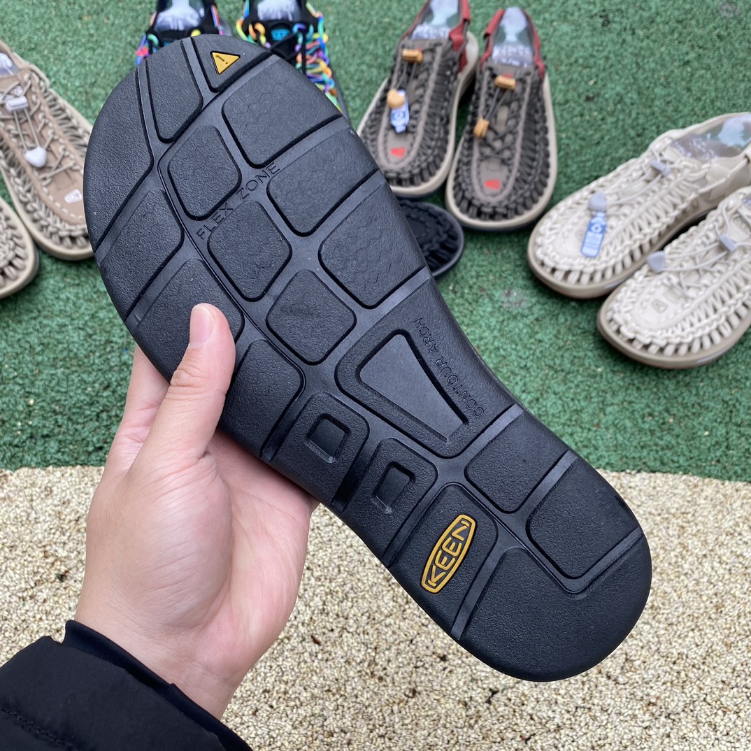 科恩凉鞋黑色尺码39-45KEENU