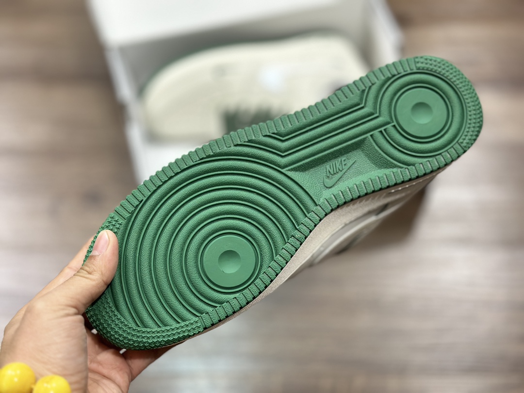 260 Nike Air Force 1 LOW 空军一号低帮运动鞋  DD9915-600