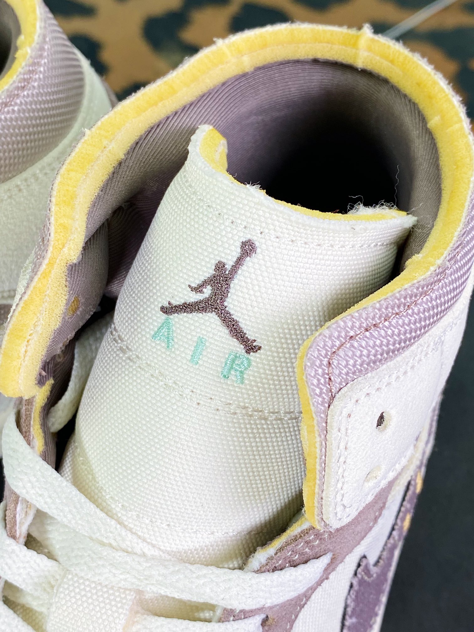 240 Air Jordan 1 Mid”Lakers”AJ1乔丹一代中帮DM9652-102