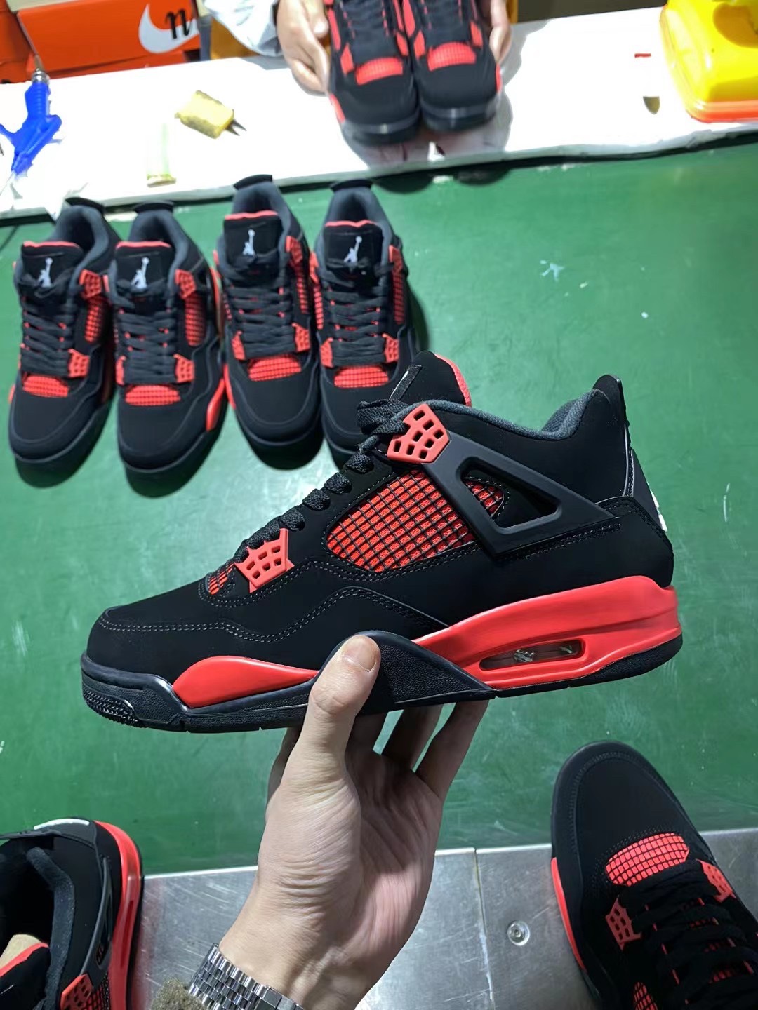 aj4黑红雷电尺码40-47.5总裁