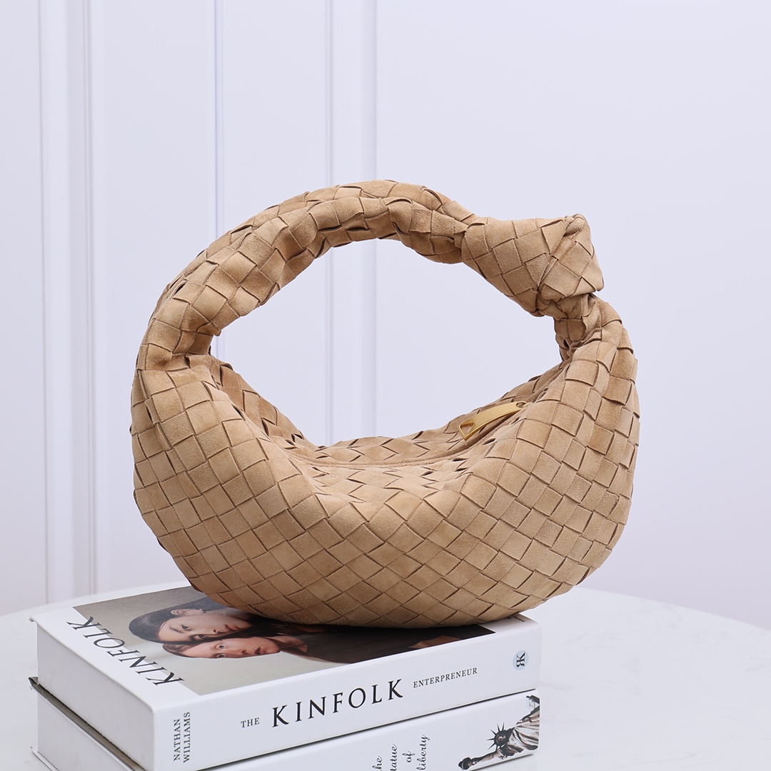Bottega Veneta Jodie плетёная замшевая сумка