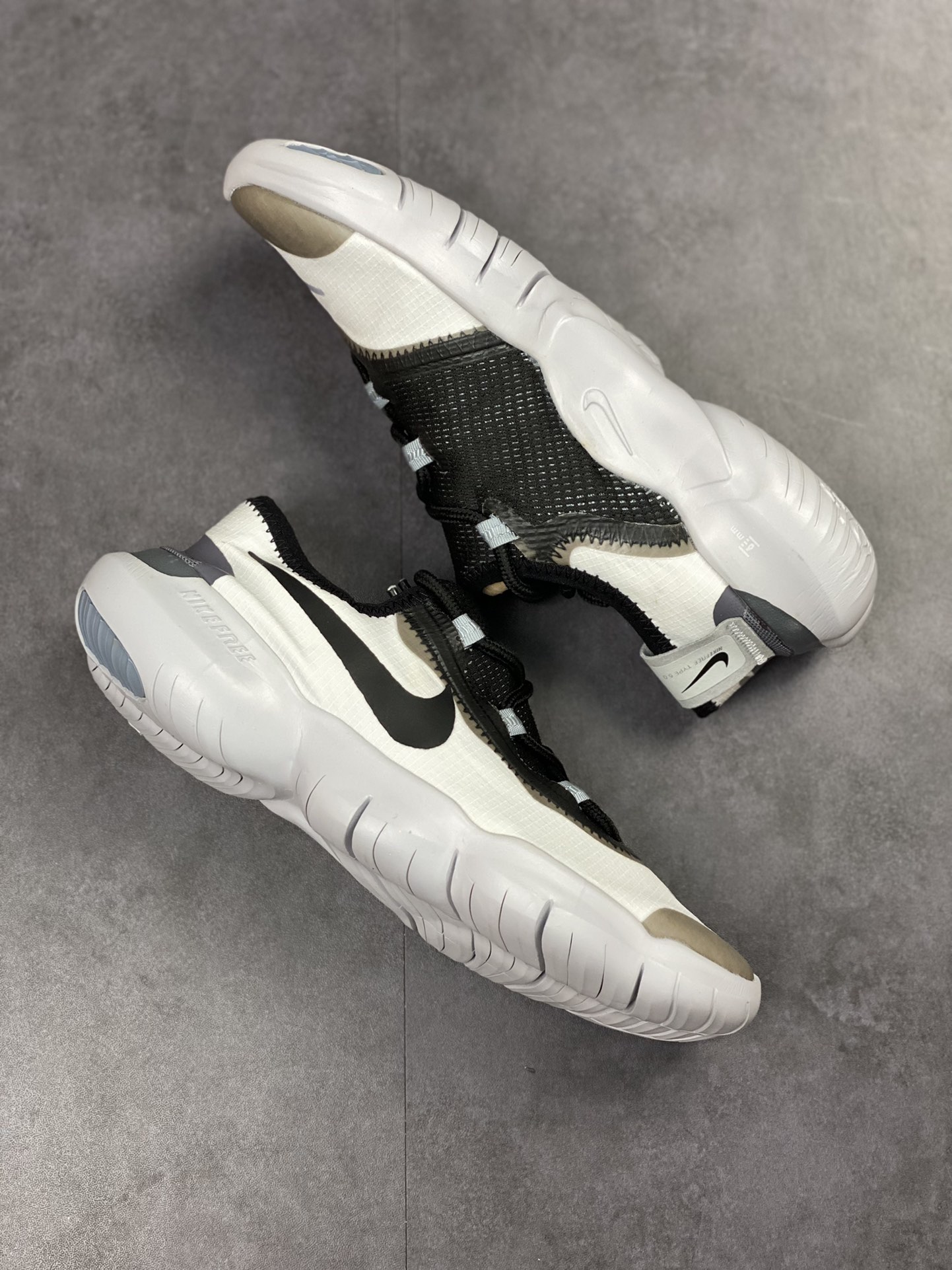 160 NIKE FREE RN FLYKNIT 5.0 赤足轻便跑鞋 CI9921-100