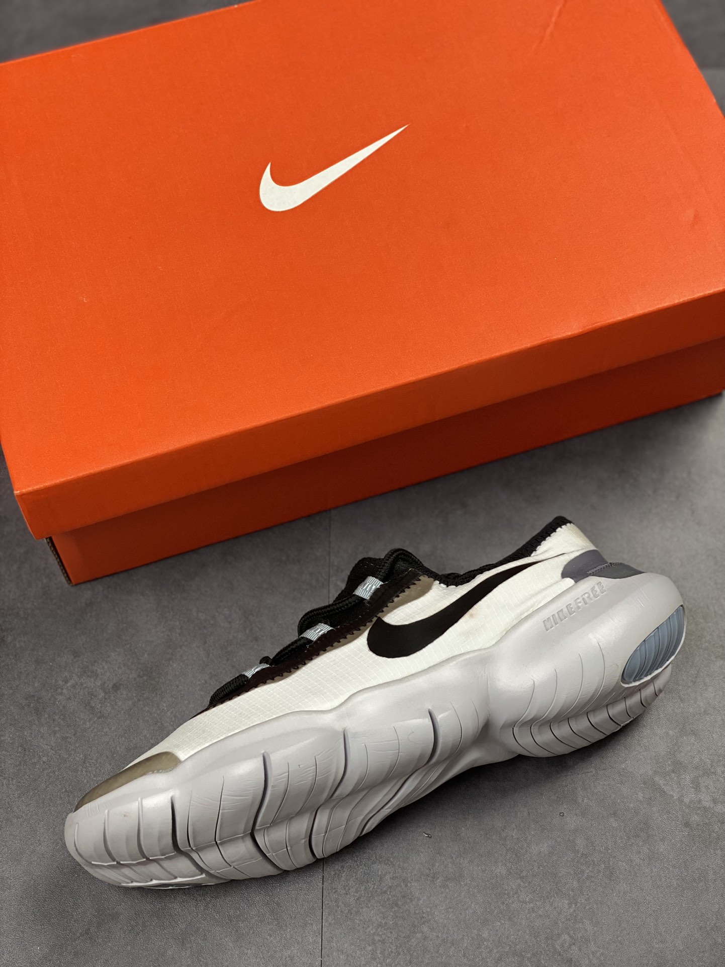 160 NIKE FREE RN FLYKNIT 5.0 赤足轻便跑鞋 CI9921-100