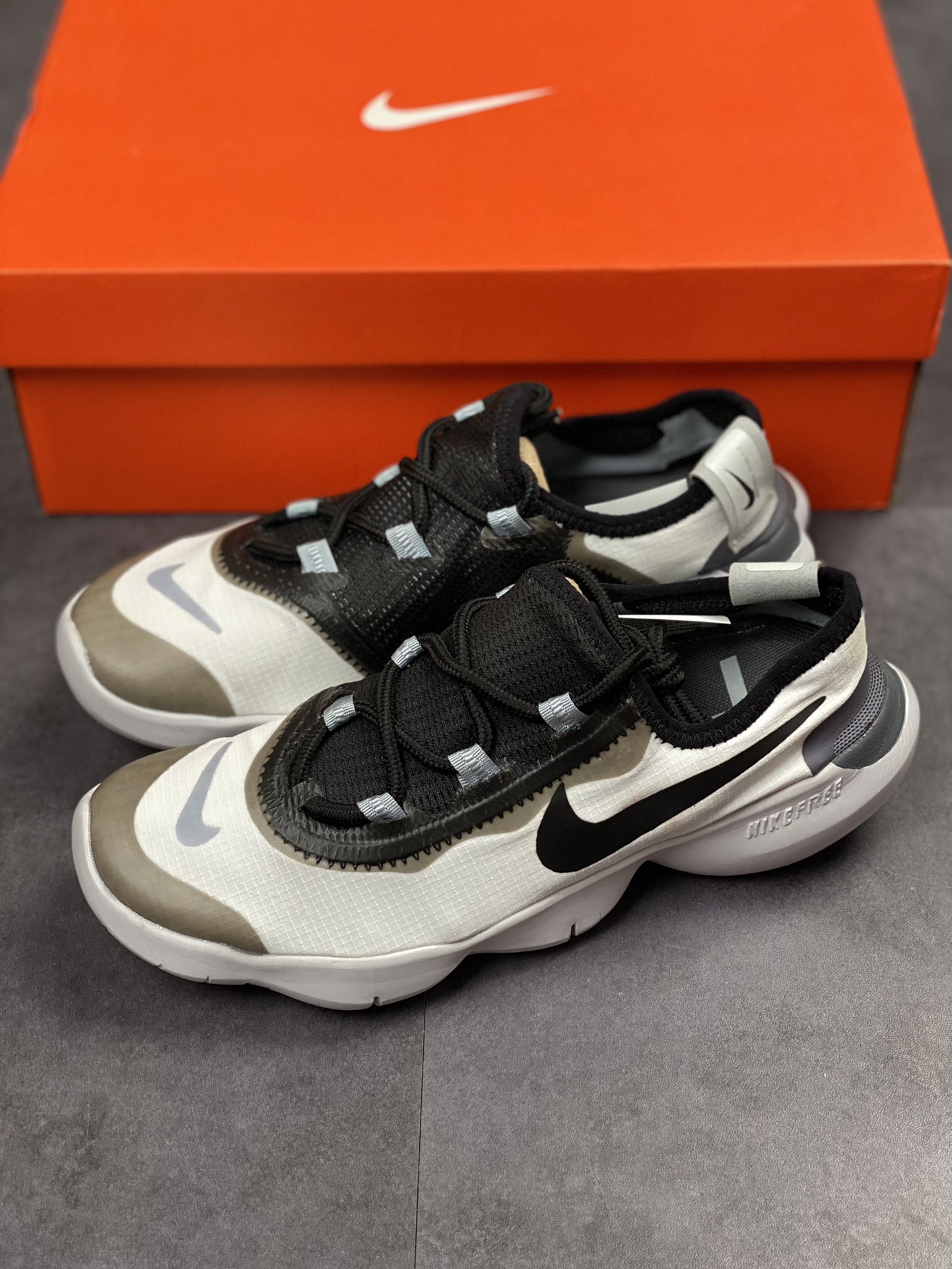 160 NIKE FREE RN FLYKNIT 5.0 赤足轻便跑鞋 CI9921-100