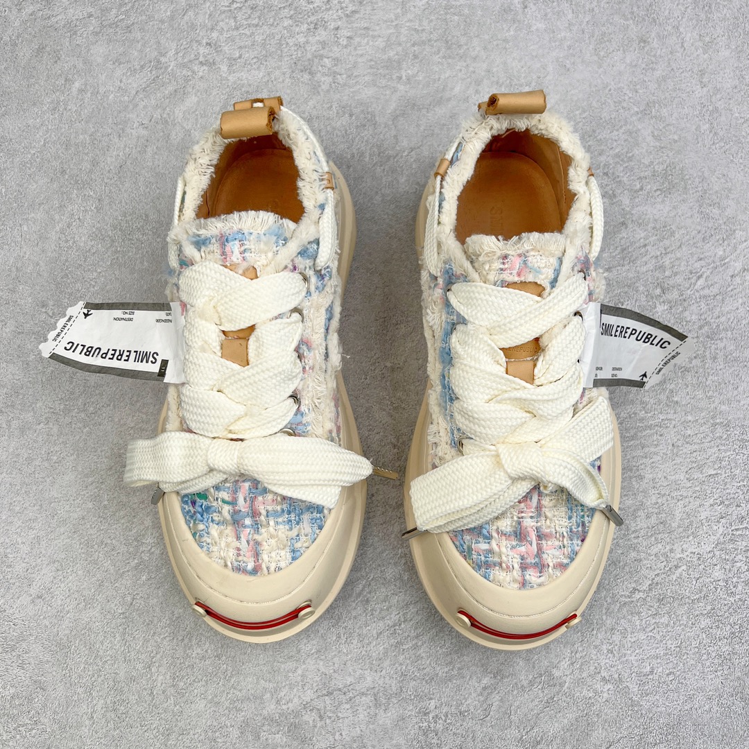 图片[2]-＃开春福利 SMILEREPUBLIC檀健次同款经典新款起司猫低帮开口笑厚底帆布鞋 新晋街头鞋履品牌SMILEREPUBLIC Canvas 系列 以 SMILE 为灵感来源 捕捉潮流 主打柔软的帆布设计 有裁切的羊毛流苏与独特编织技艺 超软水染牛皮内里 注塑成型鞋垫 4cm厘米外增高效果橡胶鞋底 尺码：35 36 37 38 39 40 41 42 43 44-选品中心