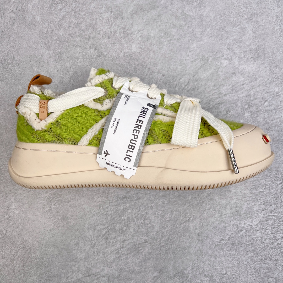 #开春福利 SMILEREPUBLIC檀健次同款经典新款起司猫低帮开口笑厚底帆布鞋 新晋街头鞋履品牌SMILEREPUBLIC Canvas 系列 以 SMILE 为灵感来源 捕捉潮流 主打柔软的帆布设计 有裁切的羊毛流苏与独特编织技艺 超软水染牛皮内里 注塑成型鞋垫 4cm厘米外增高效果橡胶鞋底 尺码:35 36 37 38 39 40 41 42 43 44-选品中心