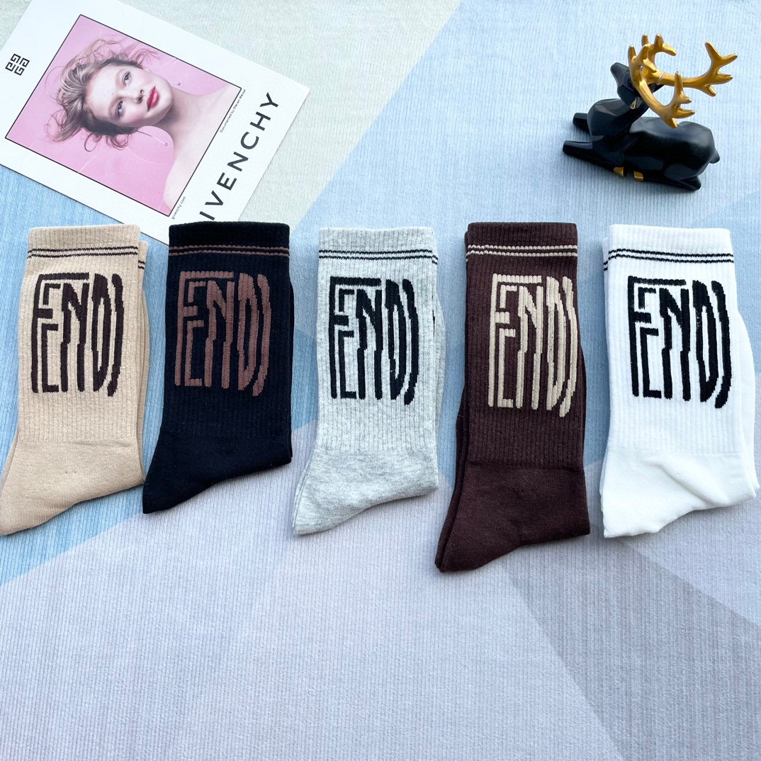 FENDI芬迪新款经典中长款堆堆袜袜
