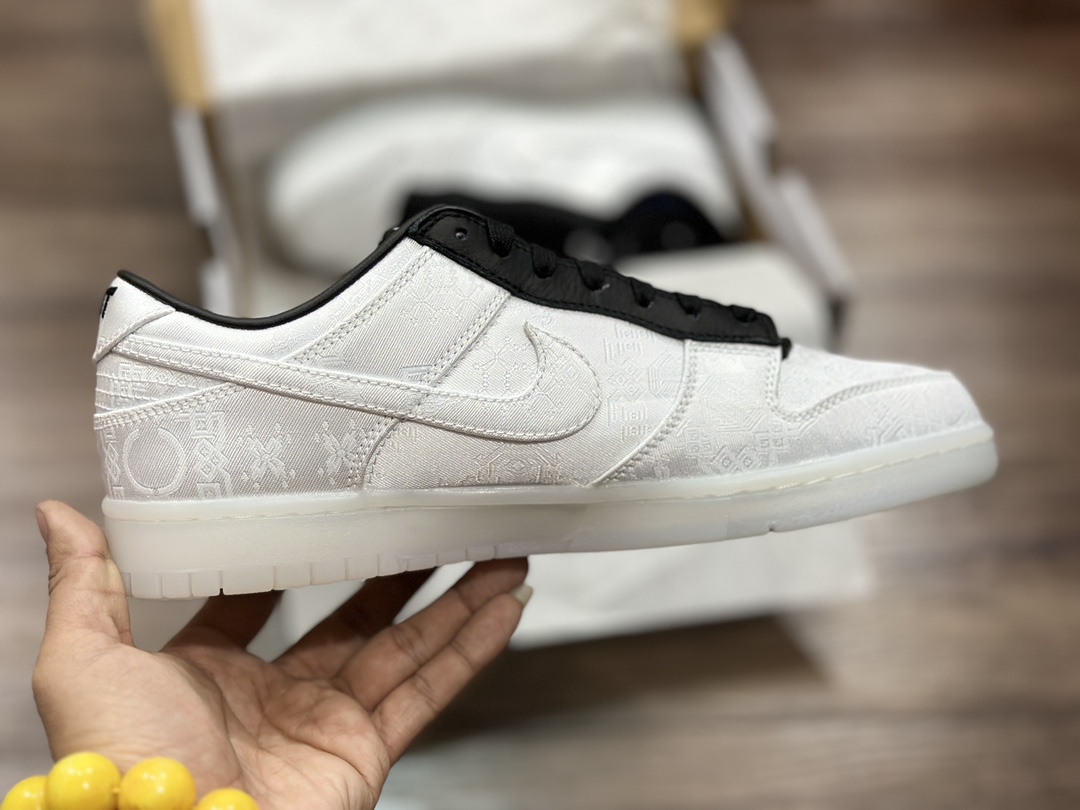 300 NIKE SB Dunk Low 白丝绸 低帮休闲运动鞋 FN0315-110