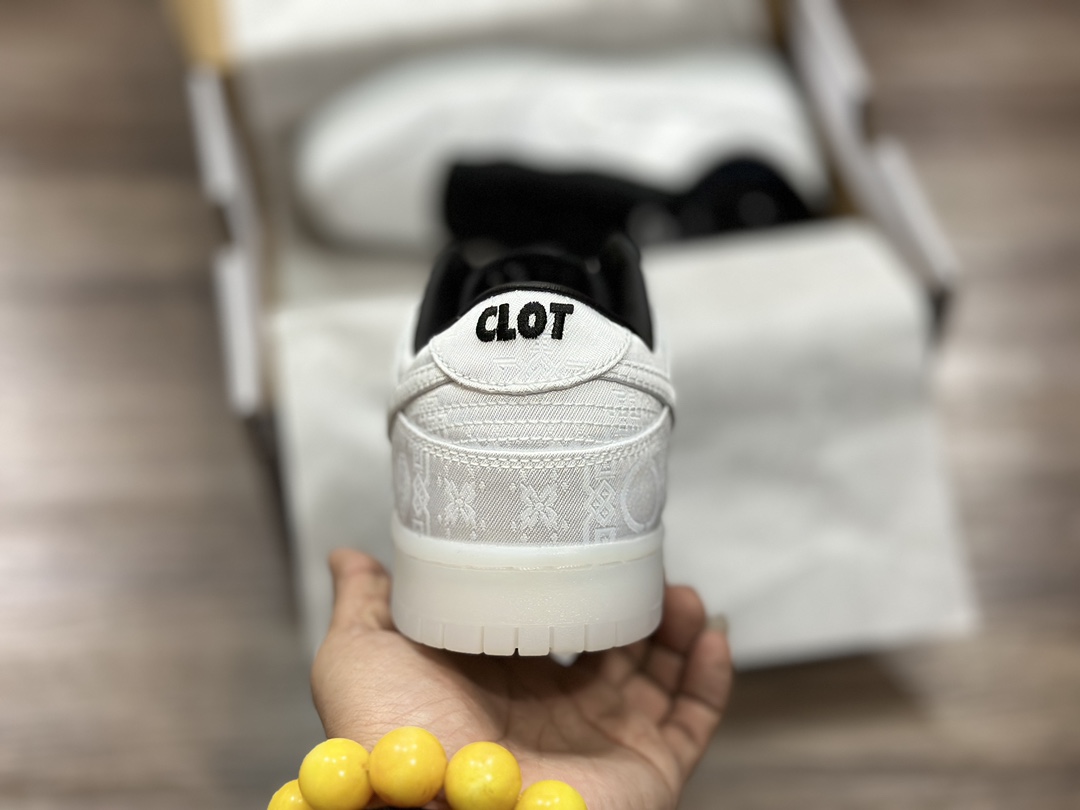 300 NIKE SB Dunk Low 白丝绸 低帮休闲运动鞋 FN0315-110